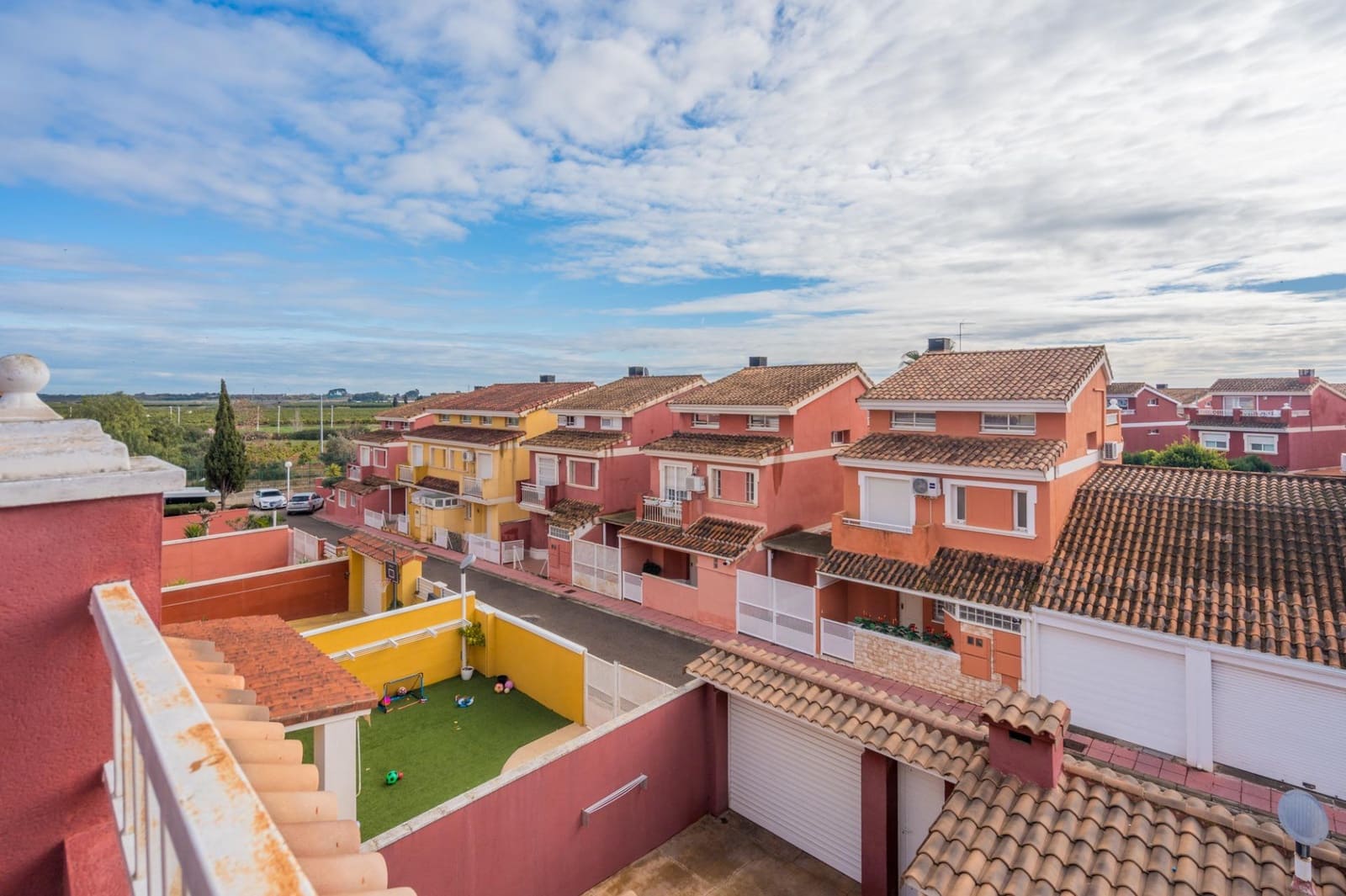 6 bedroom Villa for sale in Moncada with pool - € 420,000 (Ref: 9536306)