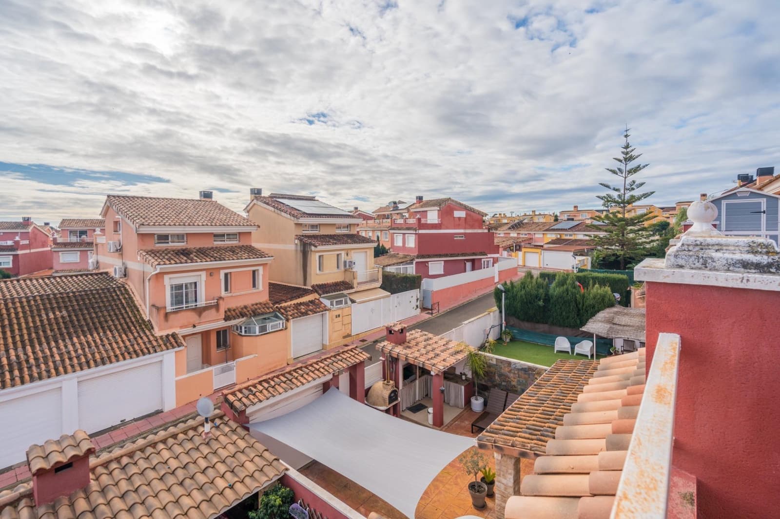 6 bedroom Villa for sale in Moncada with pool - € 420,000 (Ref: 9536306)