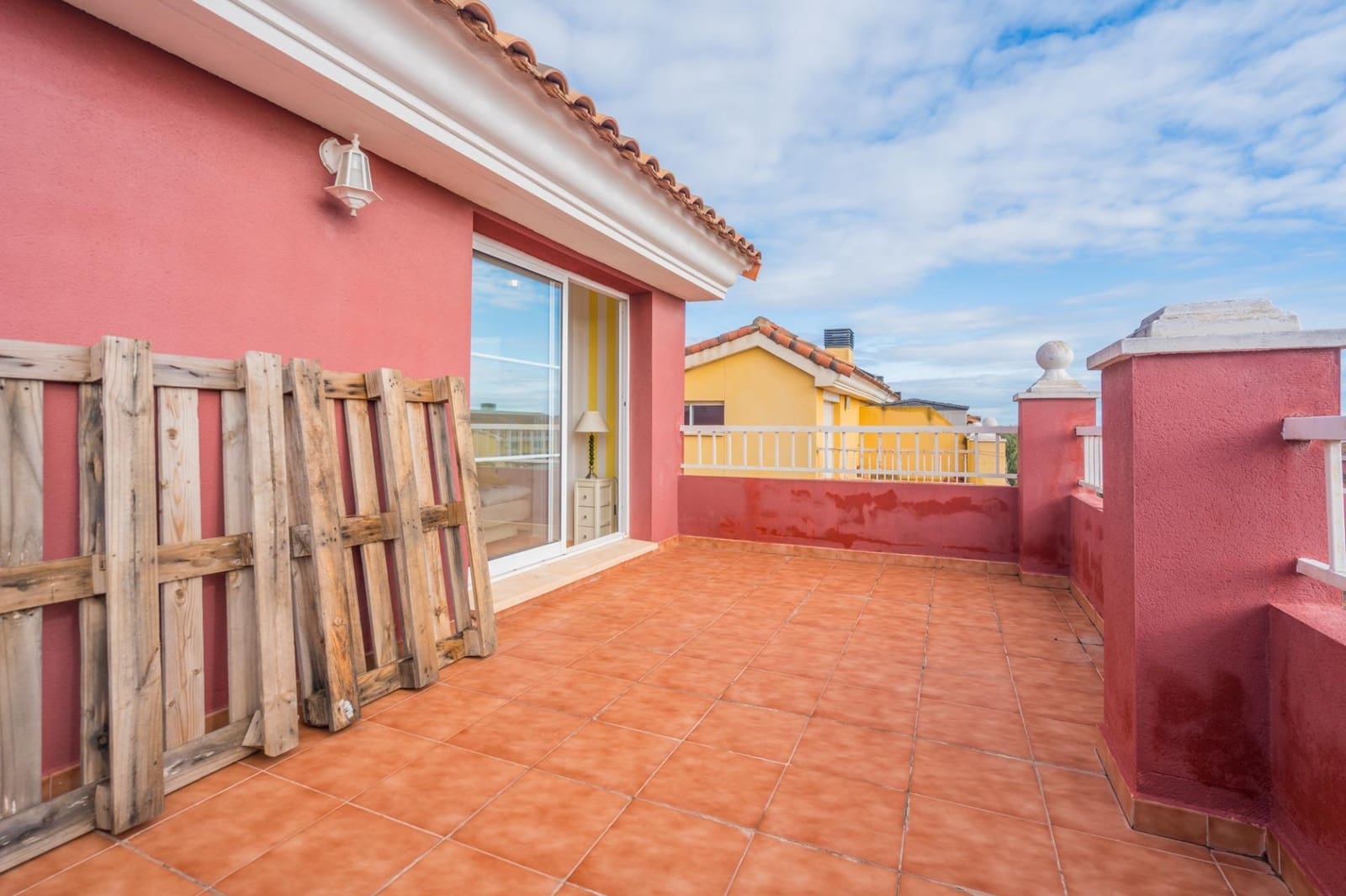 6 bedroom Villa for sale in Moncada with pool - € 420,000 (Ref: 9536306)