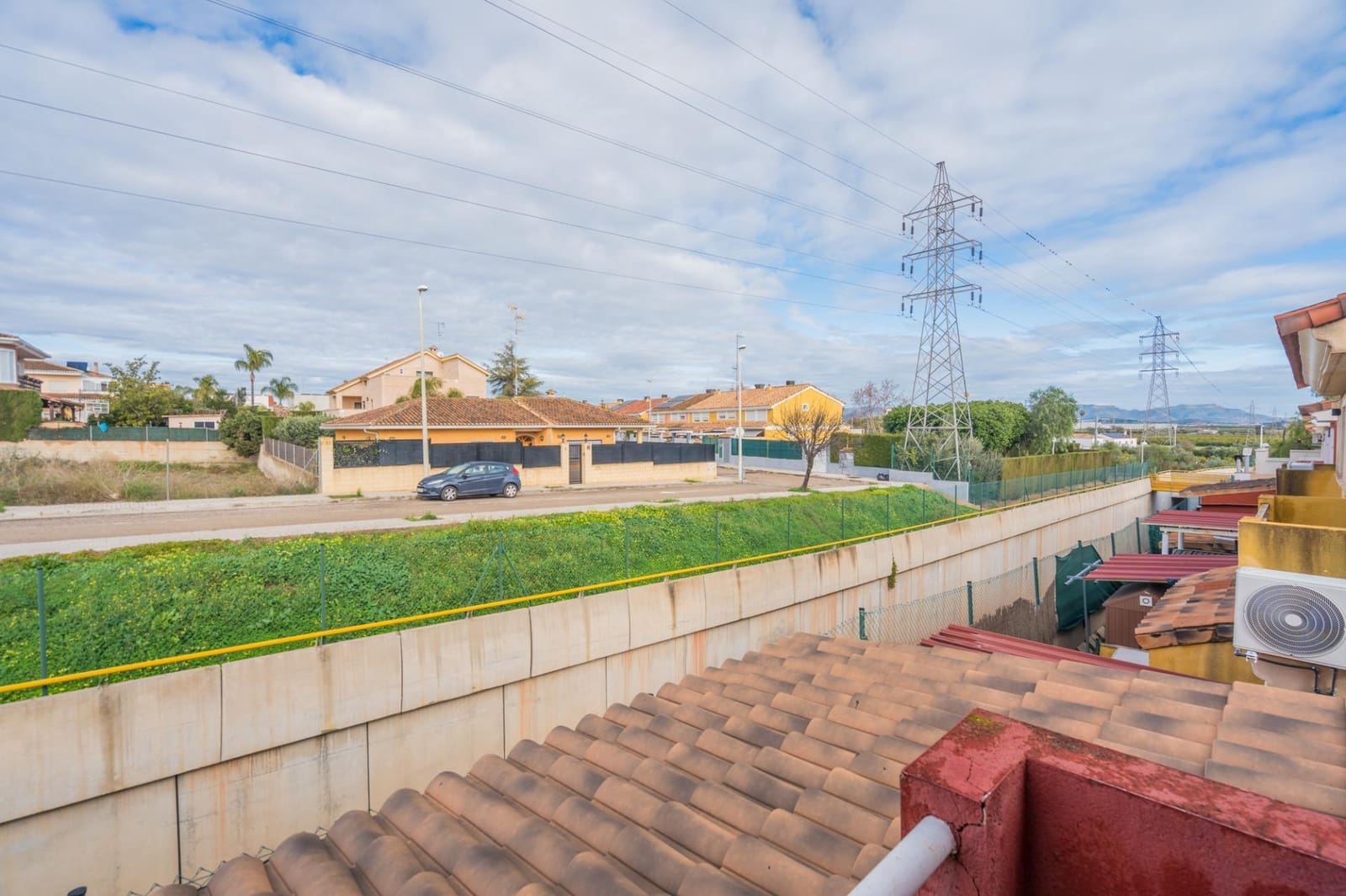 6 bedroom Villa for sale in Moncada with pool - € 420,000 (Ref: 9536306)