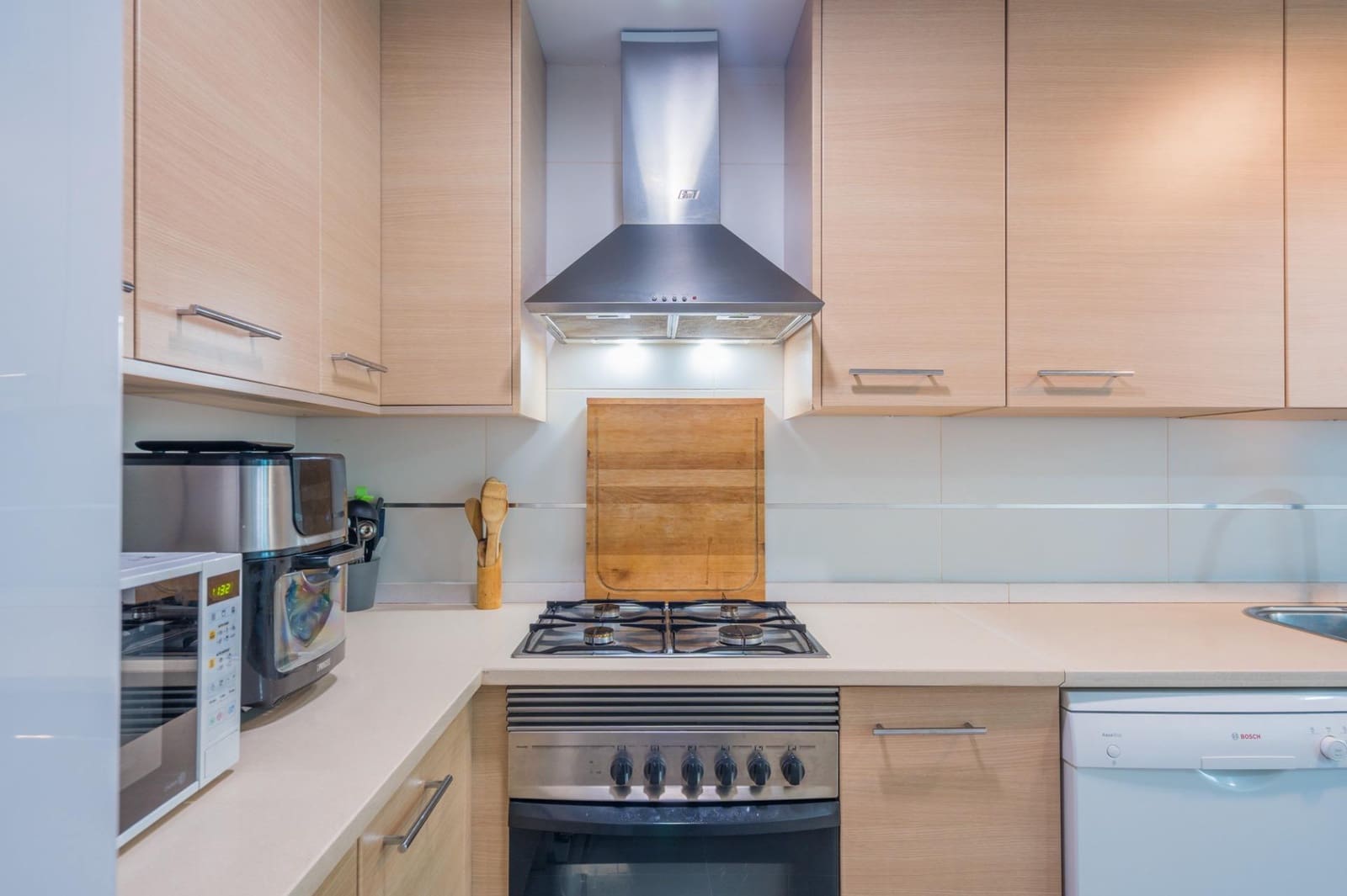 6 bedroom Villa for sale in Moncada with pool - € 420,000 (Ref: 9536306)