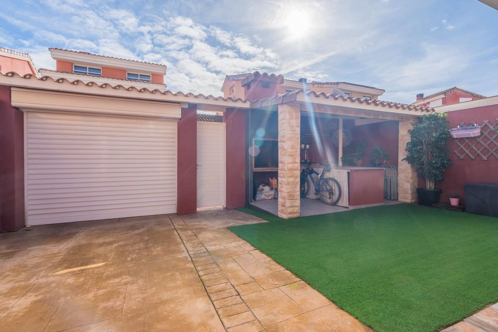 6 bedroom Villa for sale in Moncada with pool - € 420,000 (Ref: 9536306)