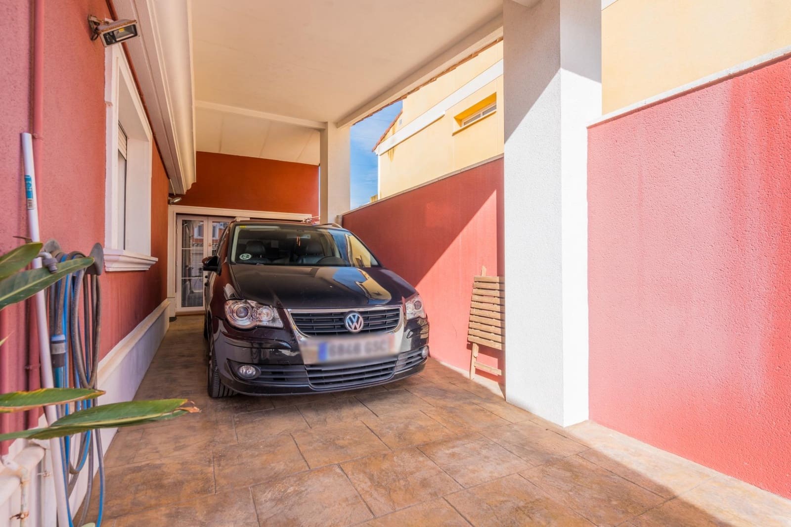 6 bedroom Villa for sale in Moncada with pool - € 420,000 (Ref: 9536306)