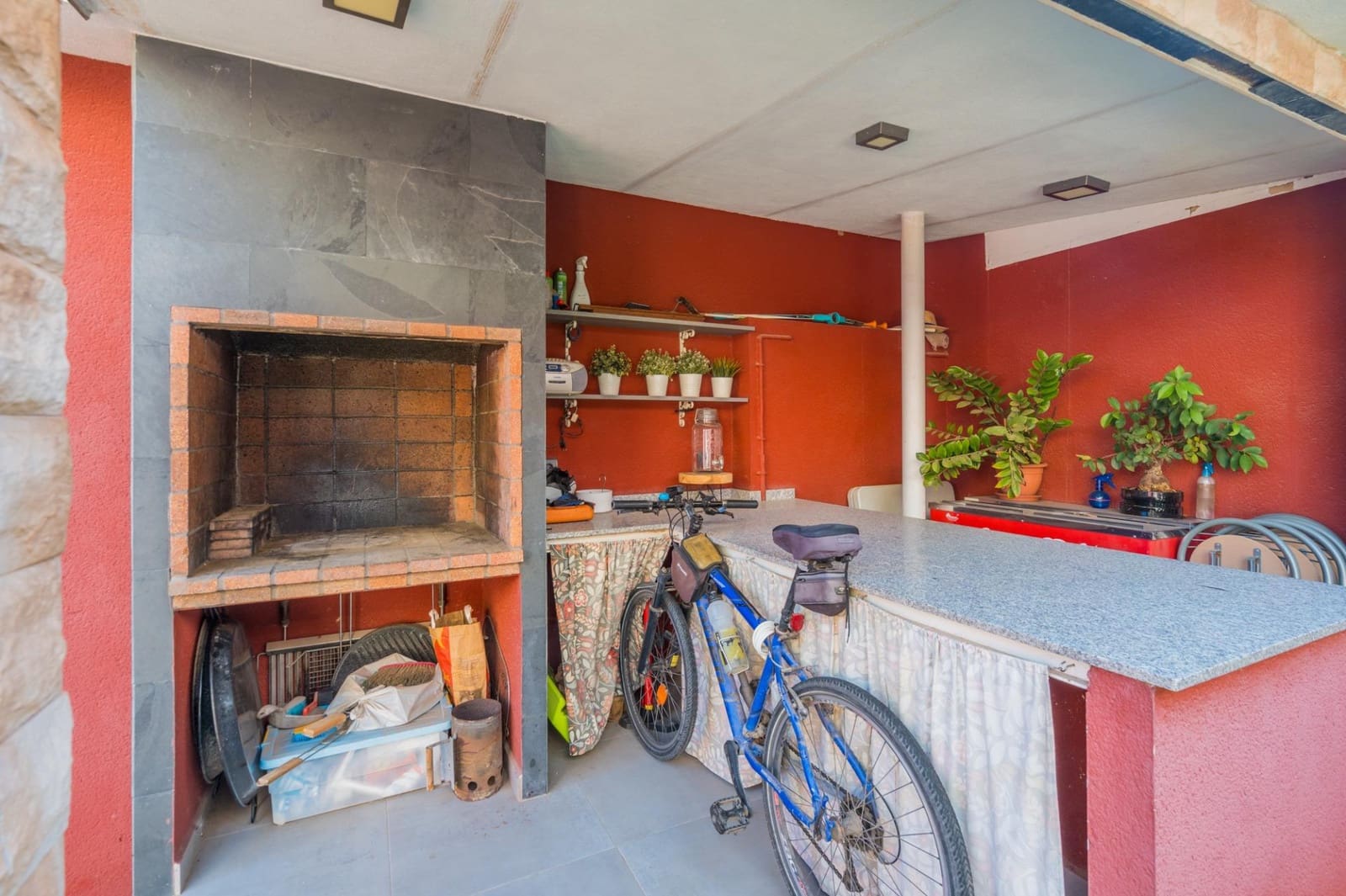 6 bedroom Villa for sale in Moncada with pool - € 420,000 (Ref: 9536306)