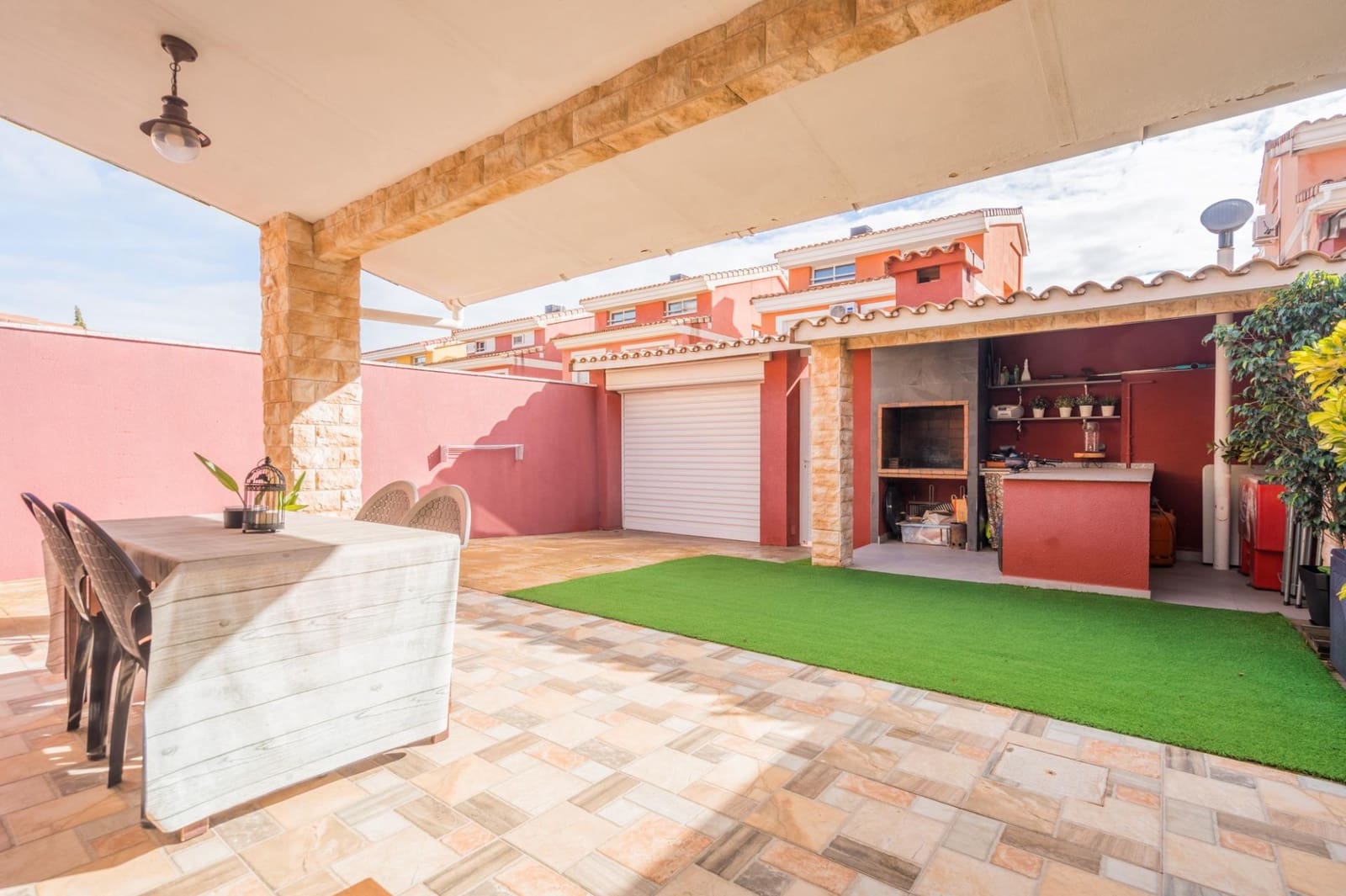 6 bedroom Villa for sale in Moncada with pool - € 420,000 (Ref: 9536306)