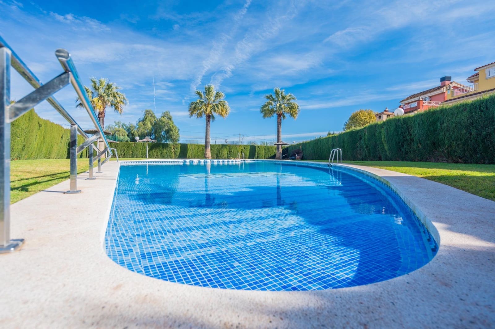 6 bedroom Villa for sale in Moncada with pool - € 420,000 (Ref: 9536306)