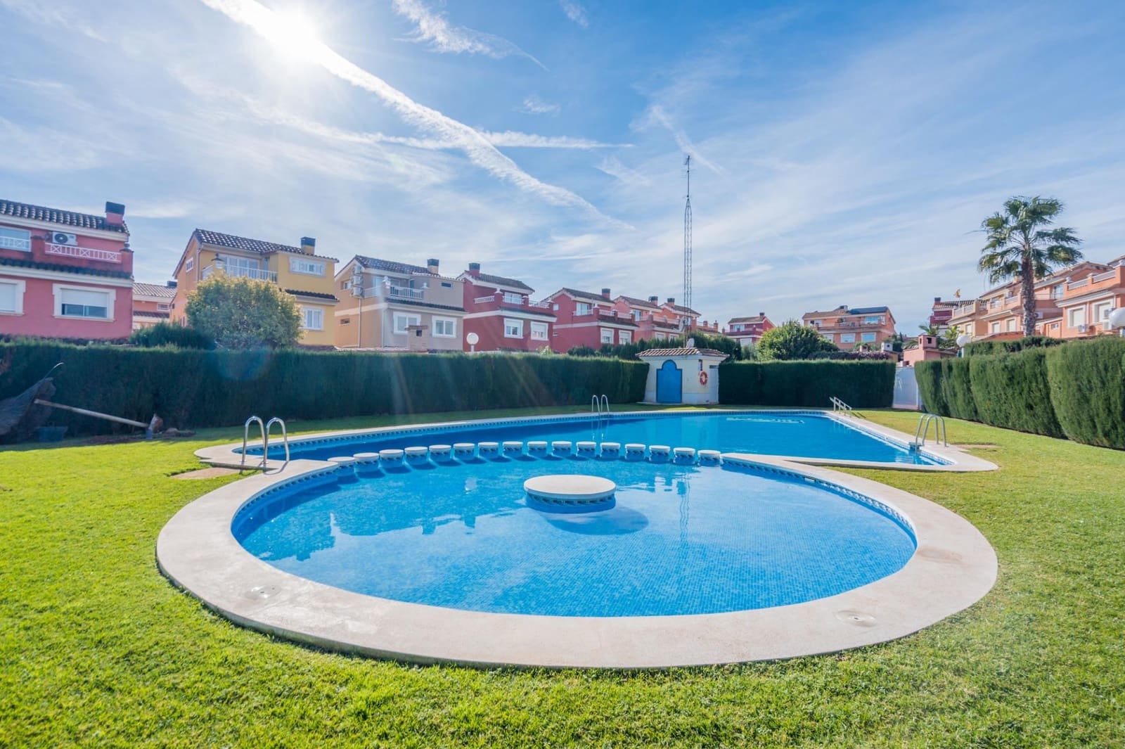 6 bedroom Villa for sale in Moncada with pool - € 420,000 (Ref: 9536306)