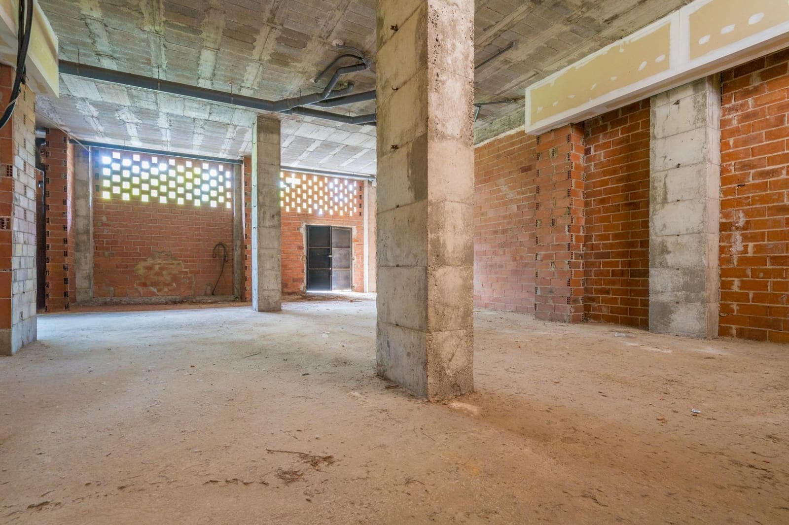 Commercieel te huur in Valencia stad - € 2.500 (Ref: 9556028)