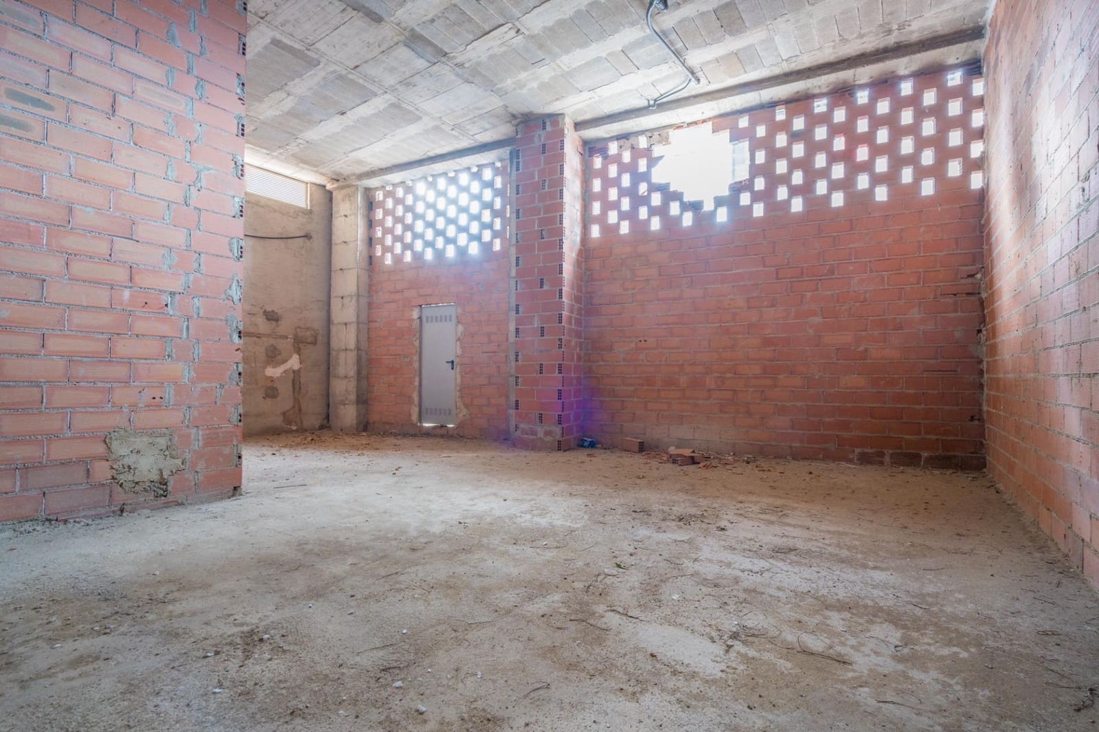 Commercieel te huur in Valencia stad - € 1.250 (Ref: 9556029)