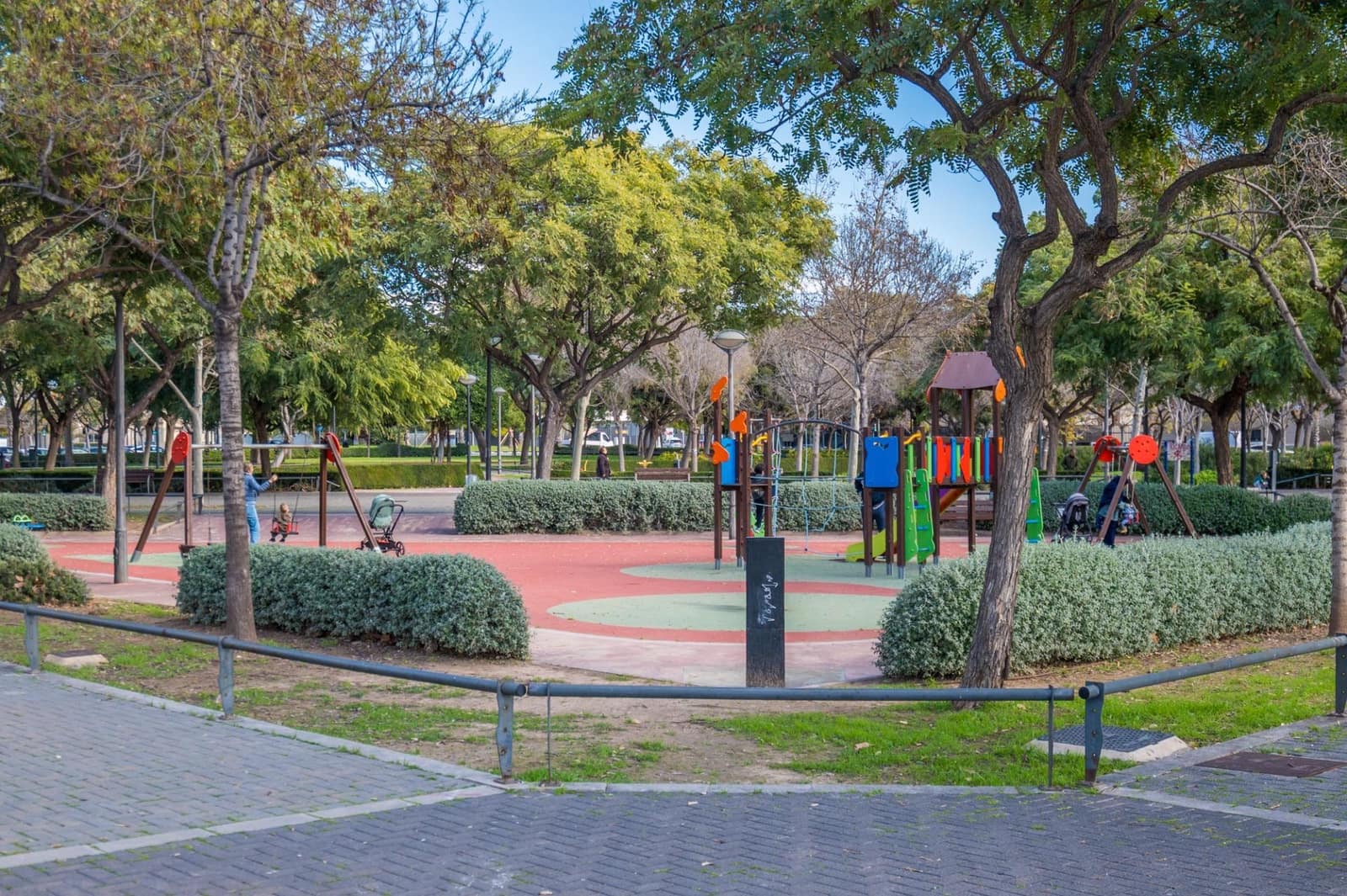 Commercieel te huur in Valencia stad - € 1.250 (Ref: 9556029)