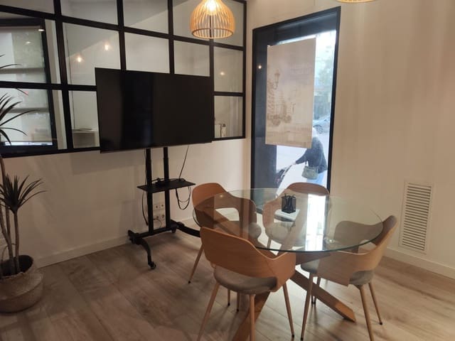 Commercieel te huur in Russafa, Valencia stad - € 950 (Ref: 9568987)