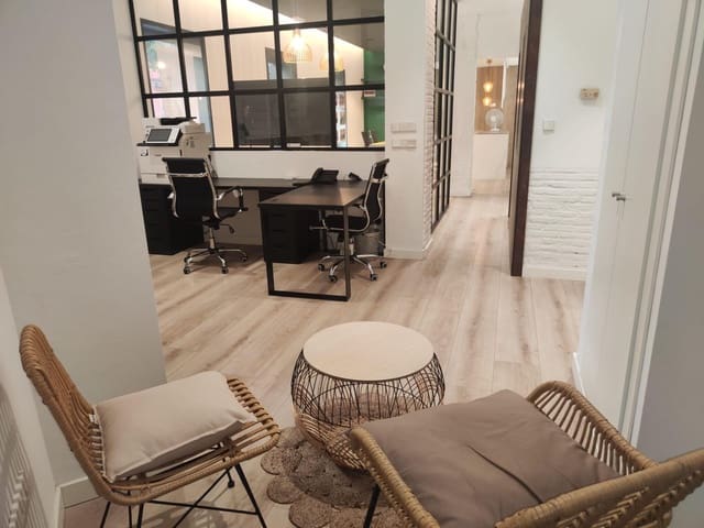 Commercieel te huur in Russafa, Valencia stad - € 950 (Ref: 9568987)