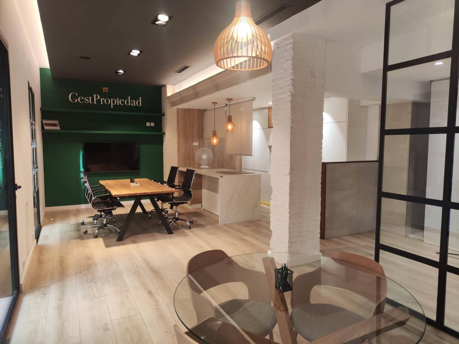 Commercieel te huur in Valencia stad - € 950 (Ref: 9568987)