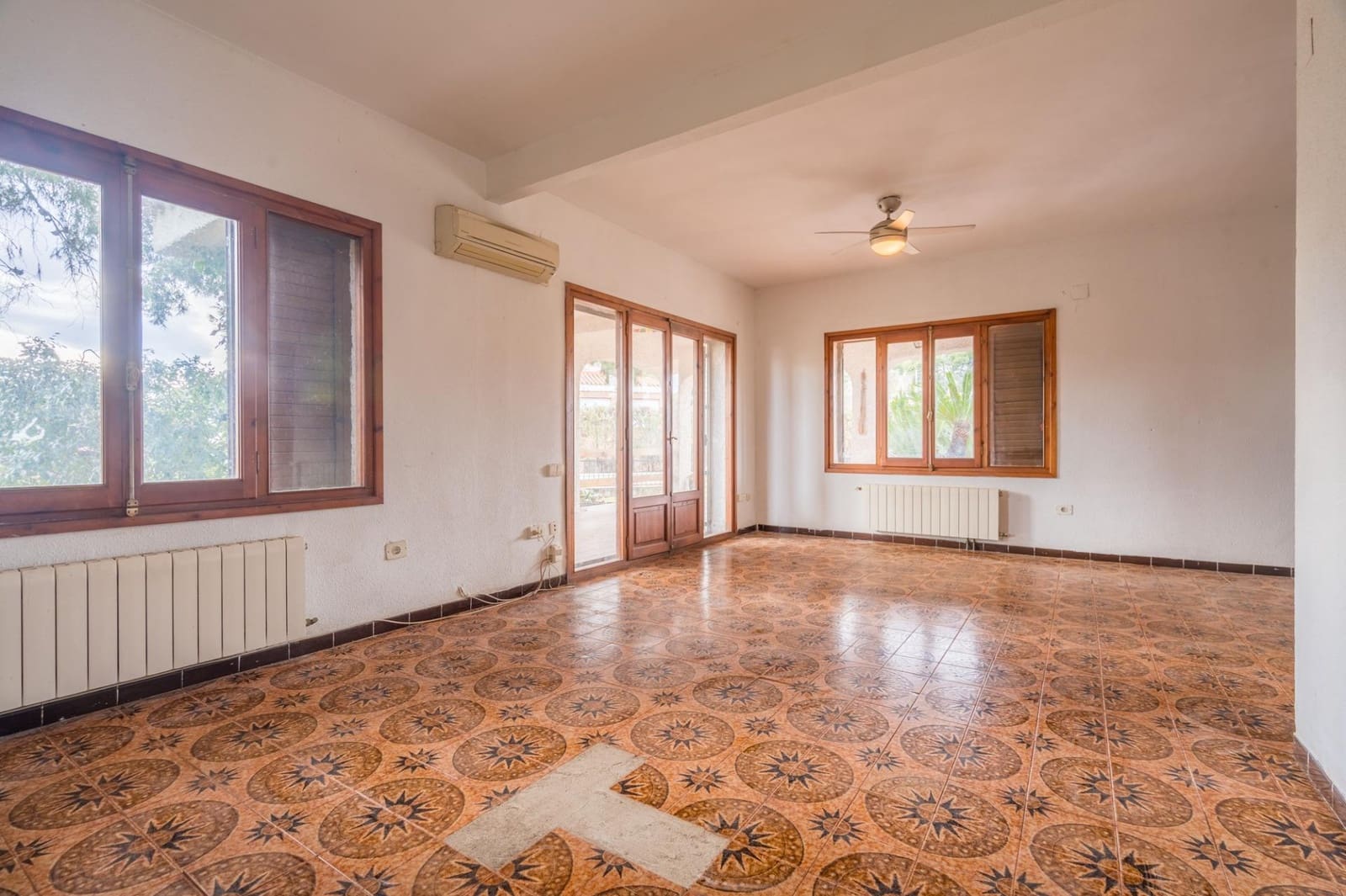 4 soverom Villa til salgs i La Canada med svømmebasseng garasje - € 560 000 (Ref: 9568988)