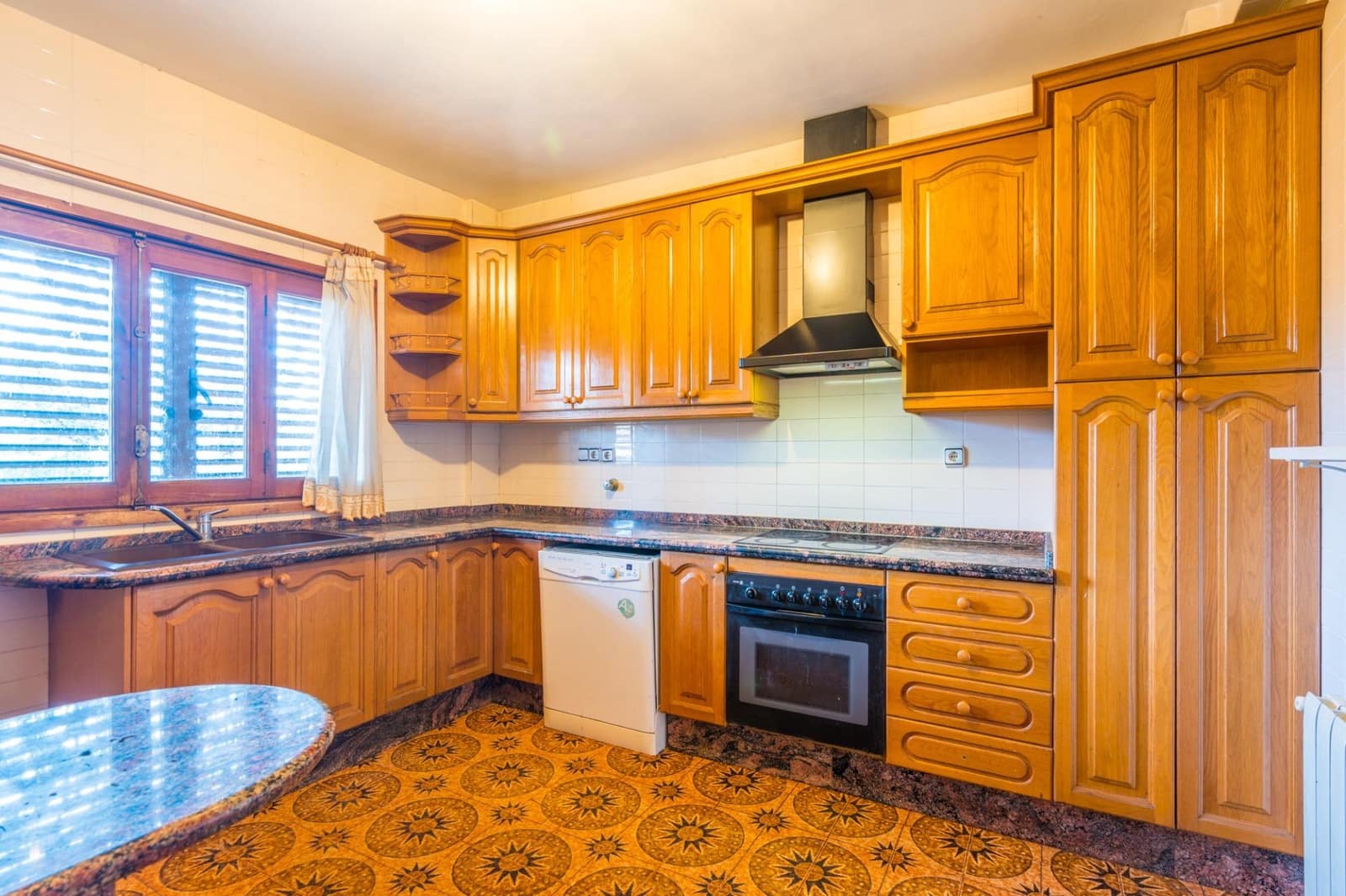 4 soverom Villa til salgs i La Canada med svømmebasseng garasje - € 560 000 (Ref: 9568988)