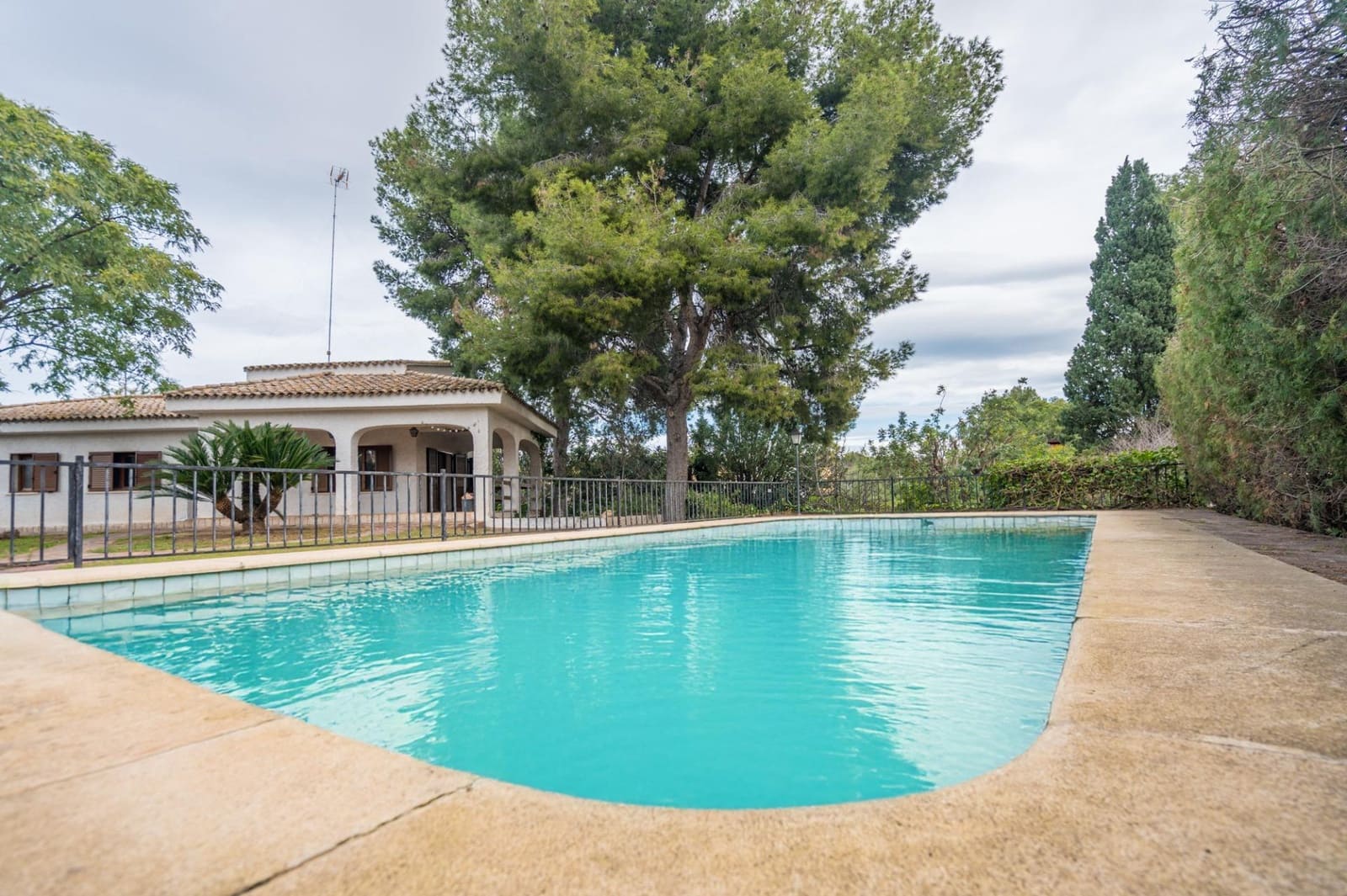 4 soverom Villa til salgs i La Canada med svømmebasseng garasje - € 560 000 (Ref: 9568988)