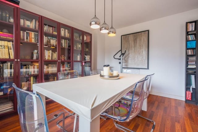 3 makuuhuone Rivitalo myytävänä paikassa La Cañada, Paterna mukana uima-altaan 
autotalli - 460 000 € (Ref: 9584516)