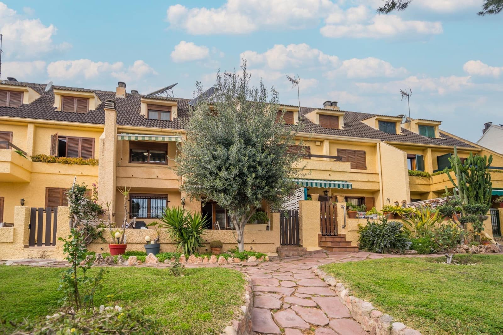 3 bedroom Terraced Villa for sale in La Canada with pool garage - € 460,000 (Ref: 9584516)