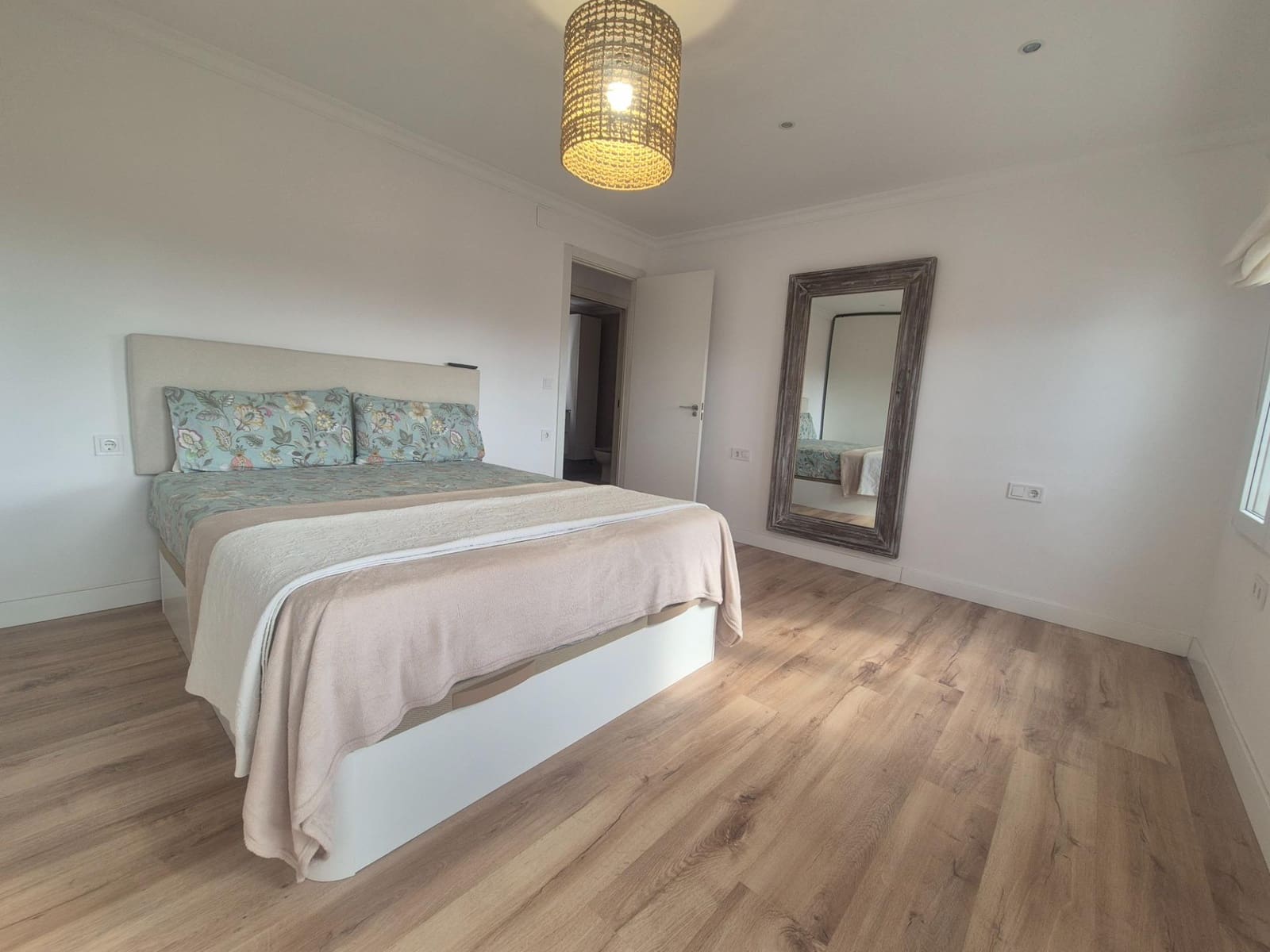 3 soveværelse Lejlighed til leje i Valencia by med garage - € 1.750 (Ref: 9630260)