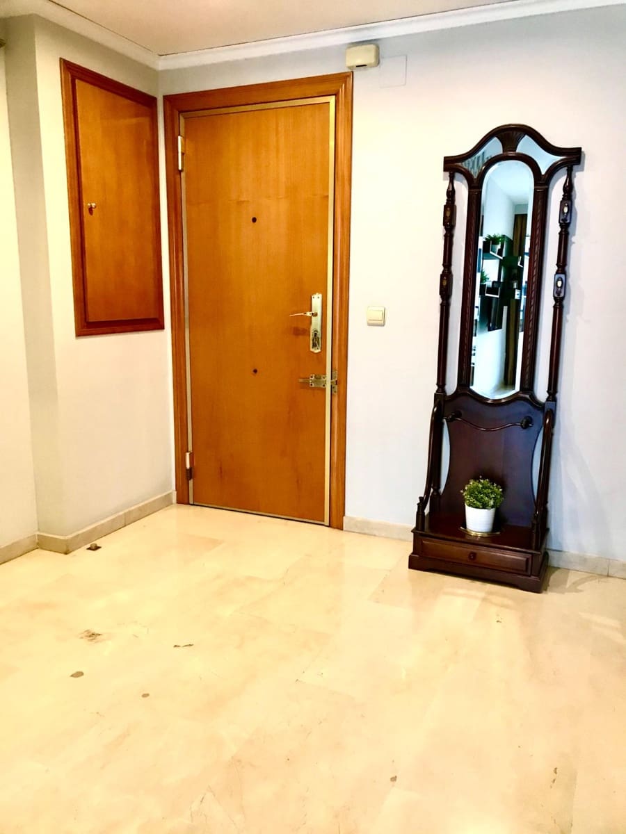 2 soverom Leilighet til leie i Valencia by med svømmebasseng - € 1 800 (Ref: 9652183)