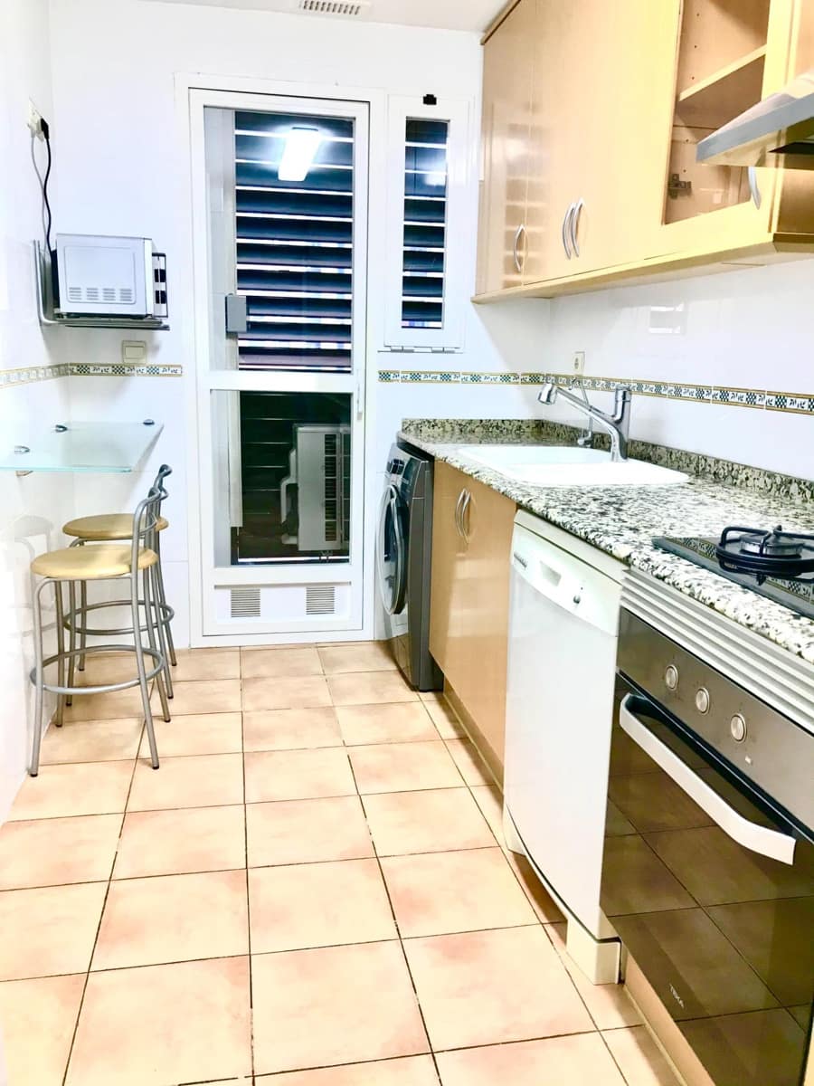 2 soverom Leilighet til leie i Valencia by med svømmebasseng - € 1 800 (Ref: 9652183)