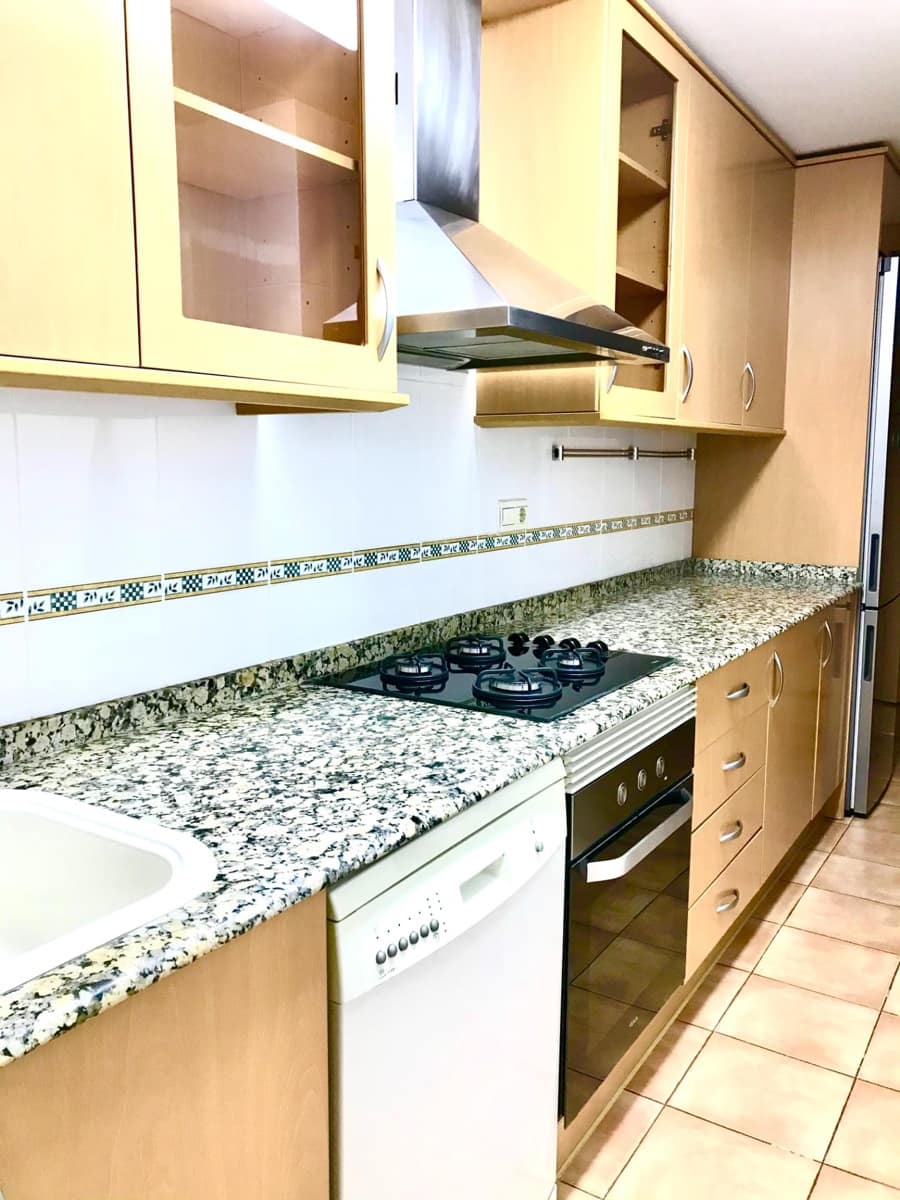 2 soverom Leilighet til leie i Valencia by med svømmebasseng - € 1 800 (Ref: 9652183)