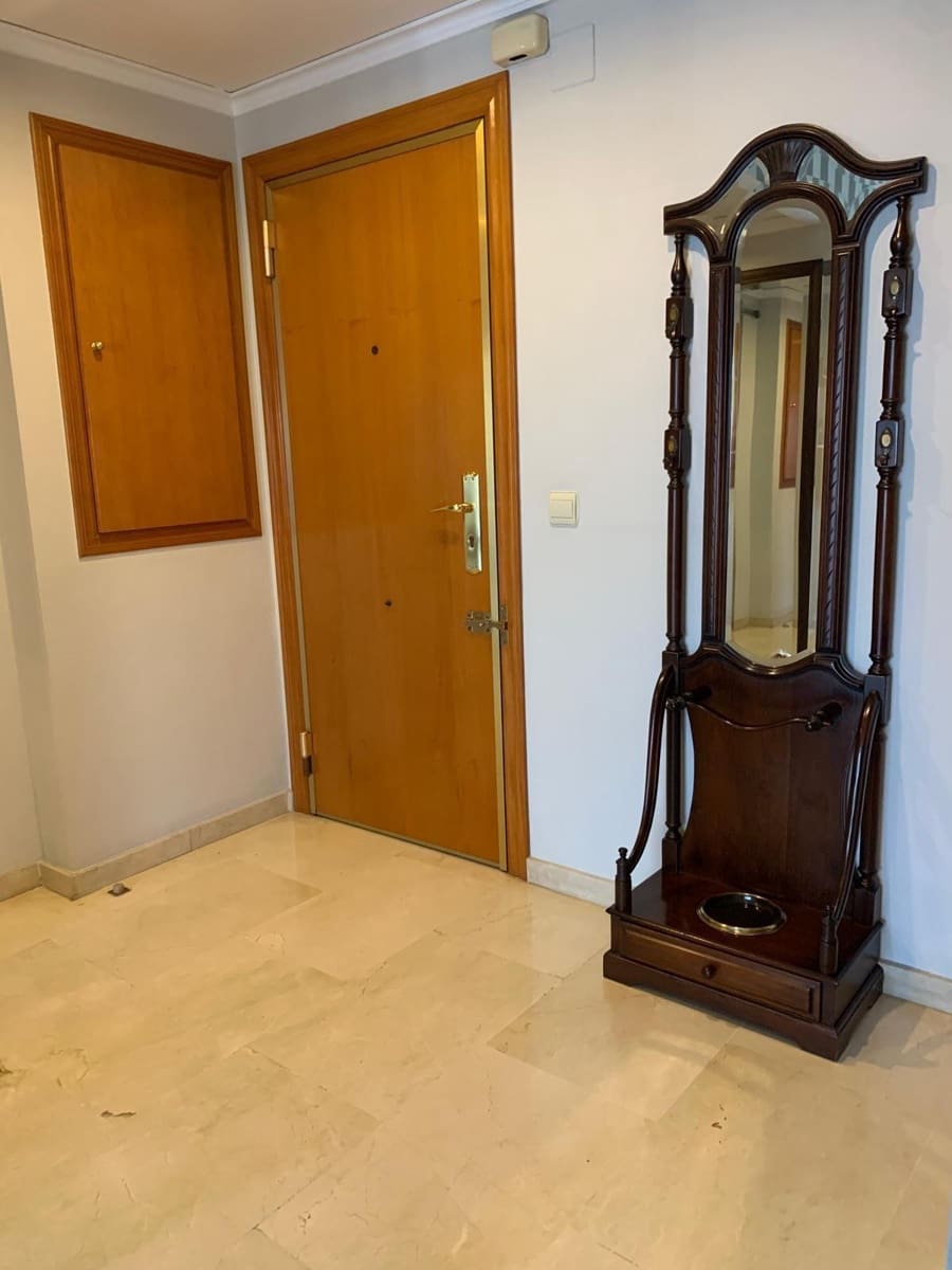 2 bedroom Flat for rent in Valencia city with pool - € 1,800 (Ref: 9652183)