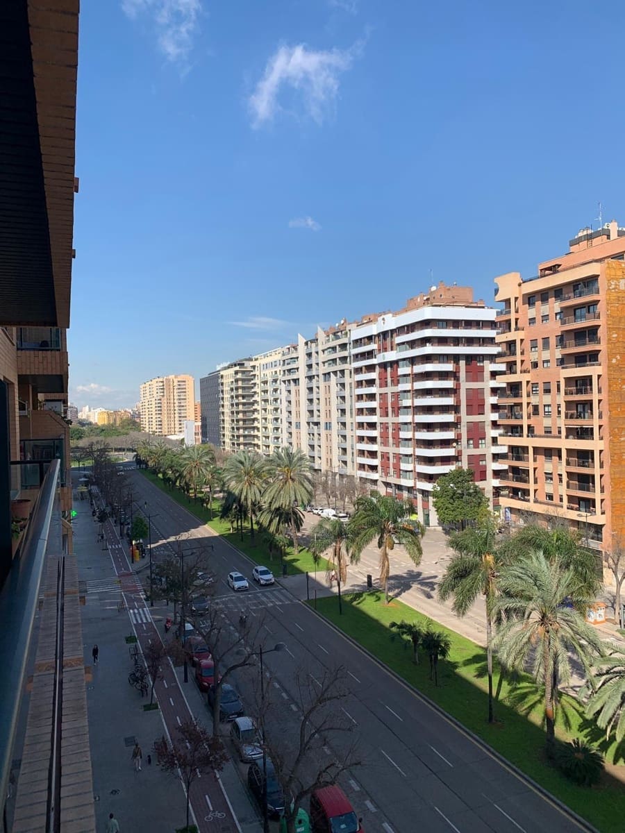 2 bedroom Flat for rent in Valencia city with pool - € 1,800 (Ref: 9652183)