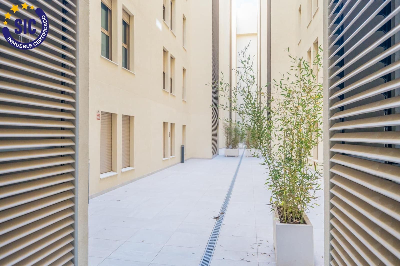3 bedroom Flat for sale in Puig with pool garage - € 445,000 (Ref: 9670874)