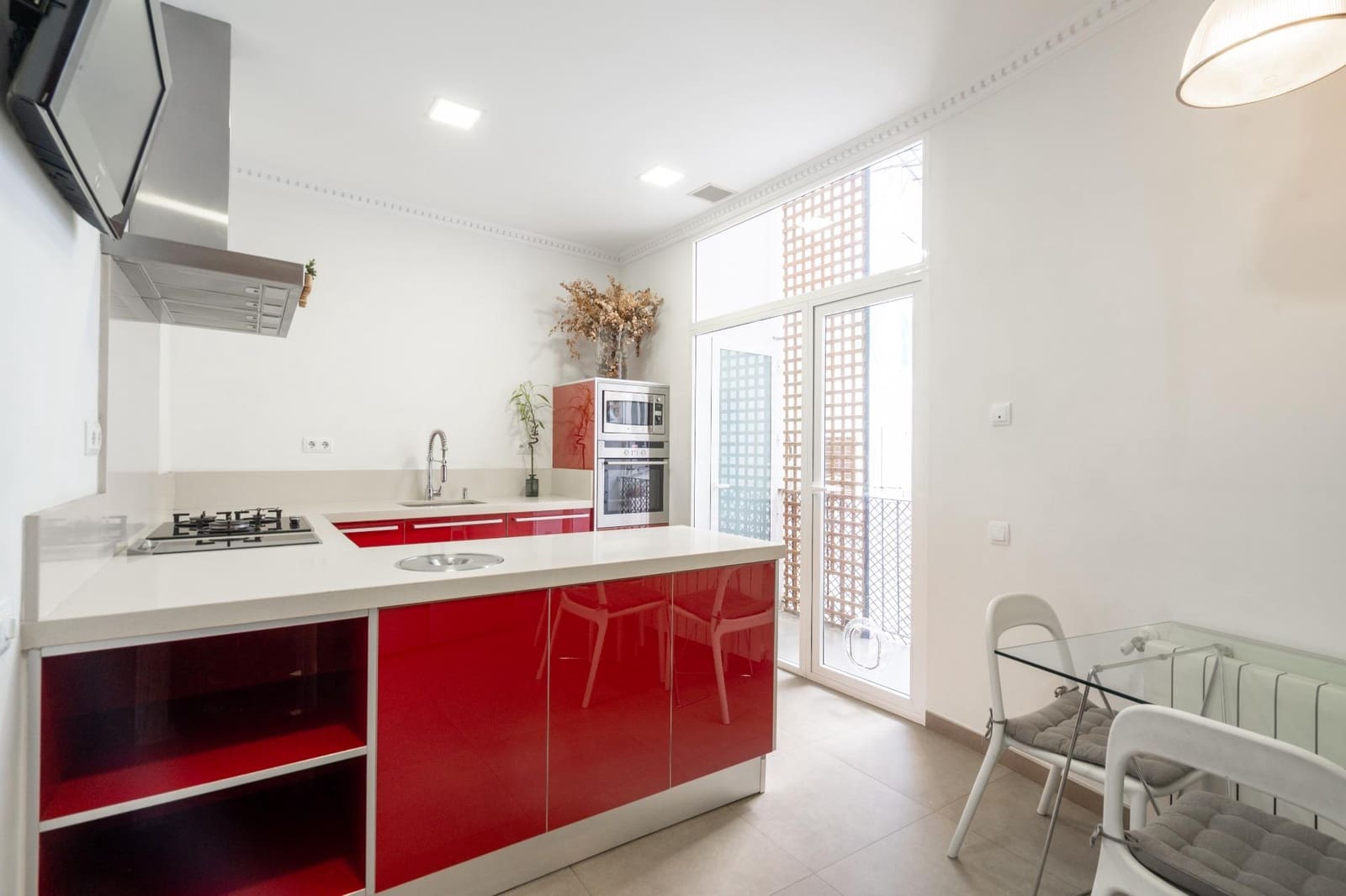 4 bedroom Flat for rent in Valencia city - € 3,800 (Ref: 9679975)