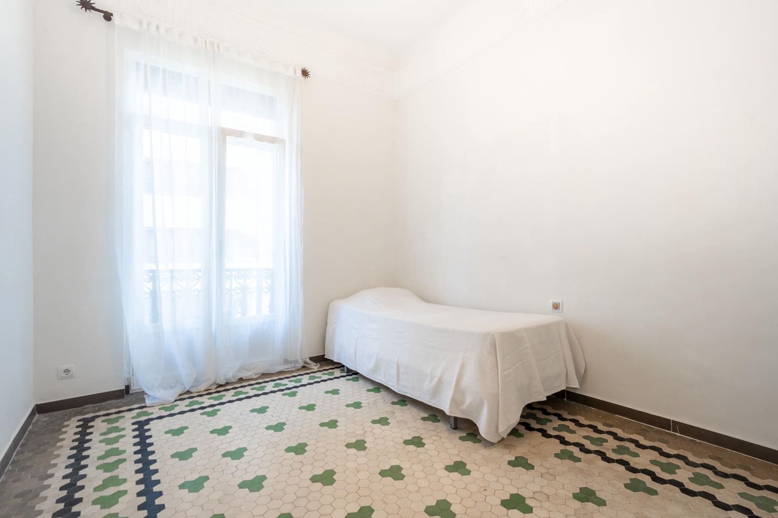 4 bedroom Flat for rent in Valencia city - € 3,800 (Ref: 9679975)