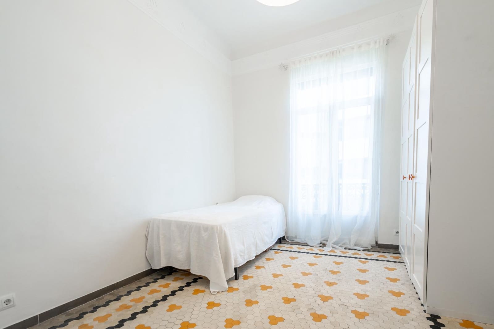 4 bedroom Flat for rent in Valencia city - € 3,800 (Ref: 9679975)