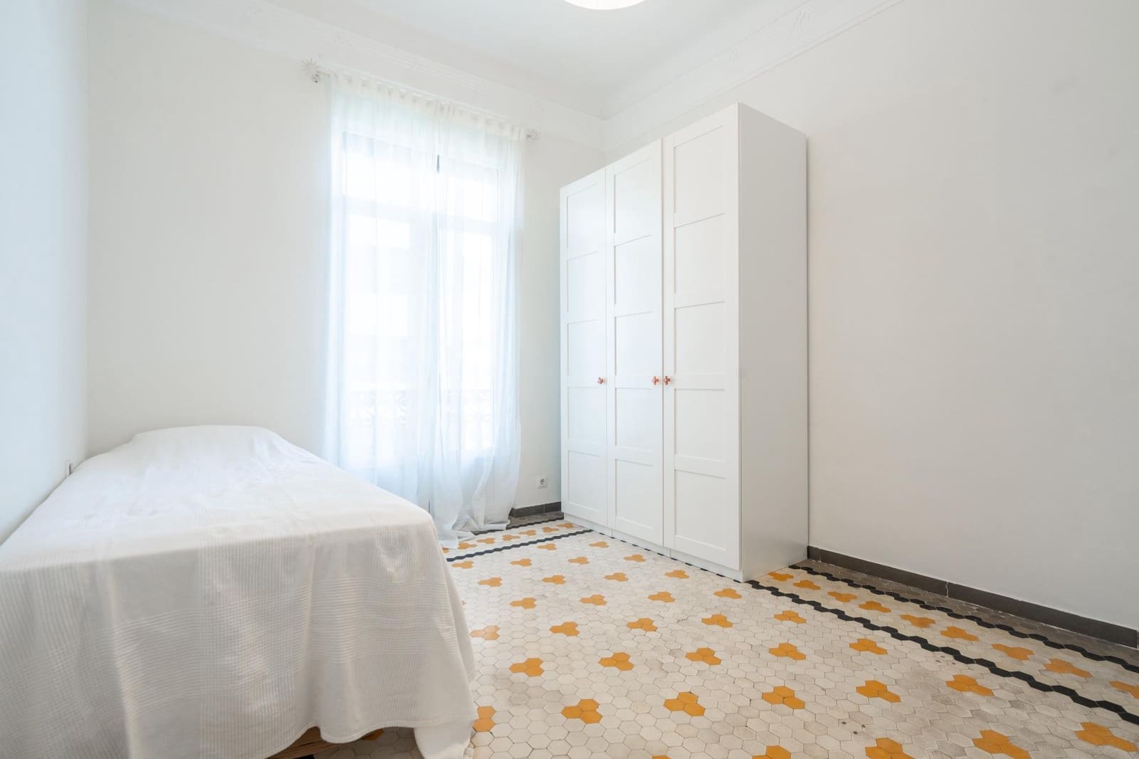 4 bedroom Flat for rent in Valencia city - € 3,800 (Ref: 9679975)