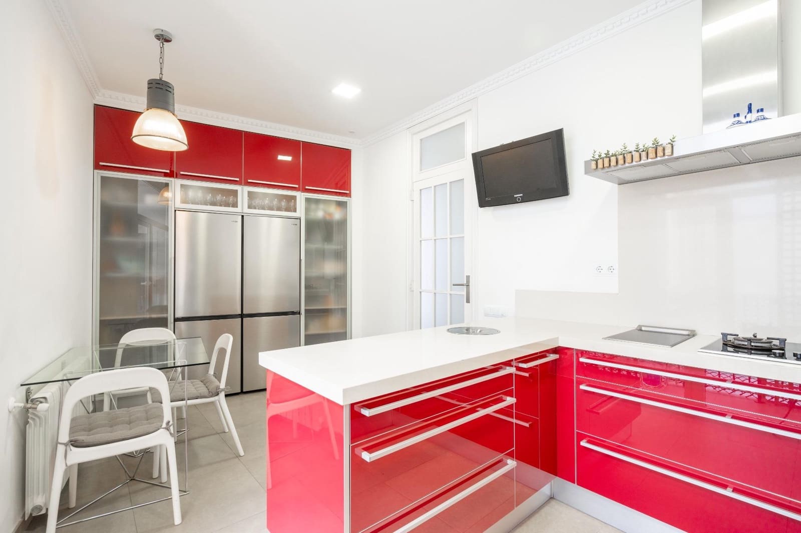 4 bedroom Flat for rent in Valencia city - € 3,800 (Ref: 9679975)