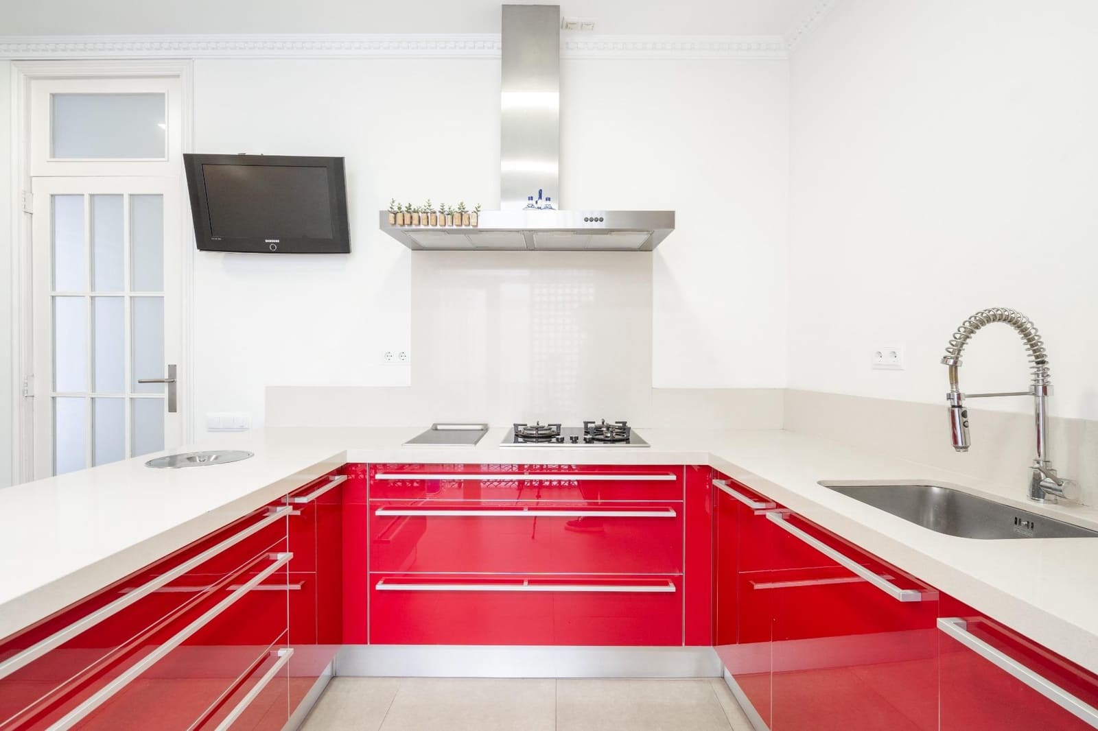 4 bedroom Flat for rent in Valencia city - € 3,800 (Ref: 9679975)