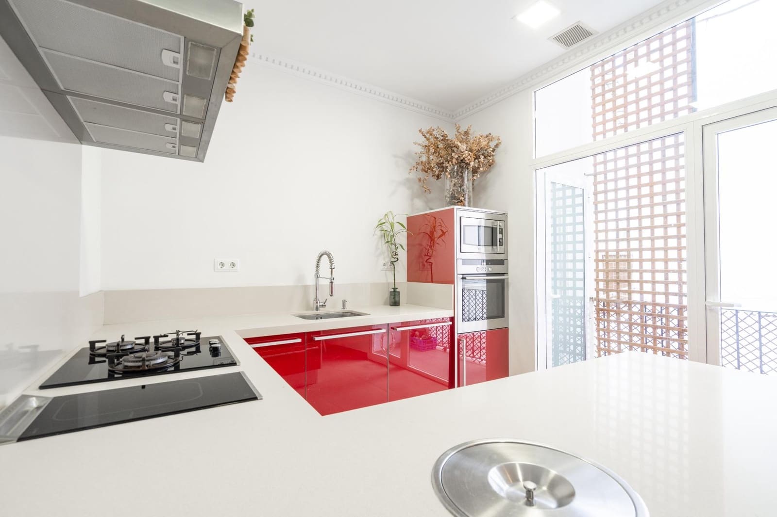 4 bedroom Flat for rent in Valencia city - € 3,800 (Ref: 9679975)