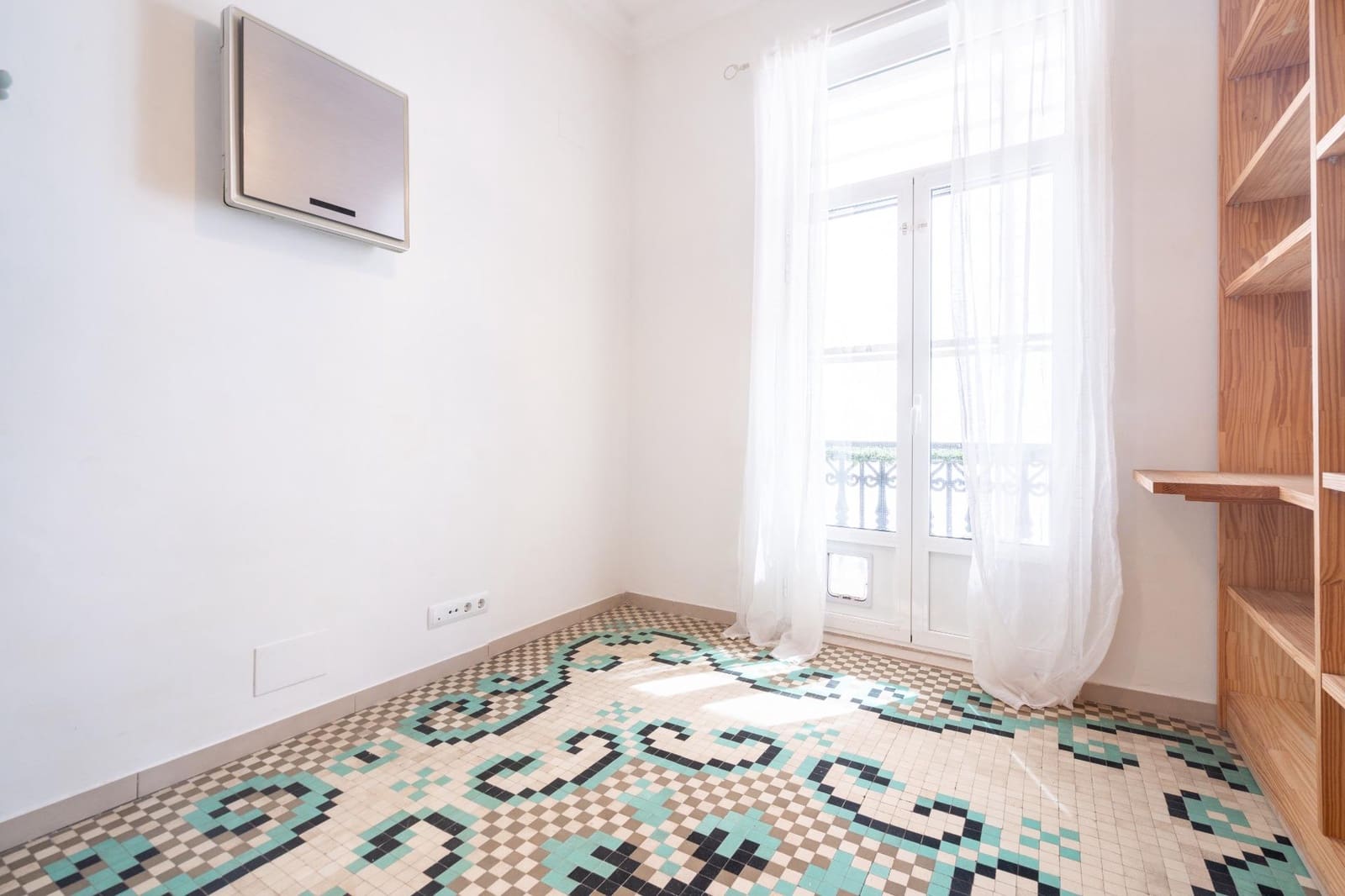 4 bedroom Flat for rent in Valencia city - € 3,800 (Ref: 9679975)