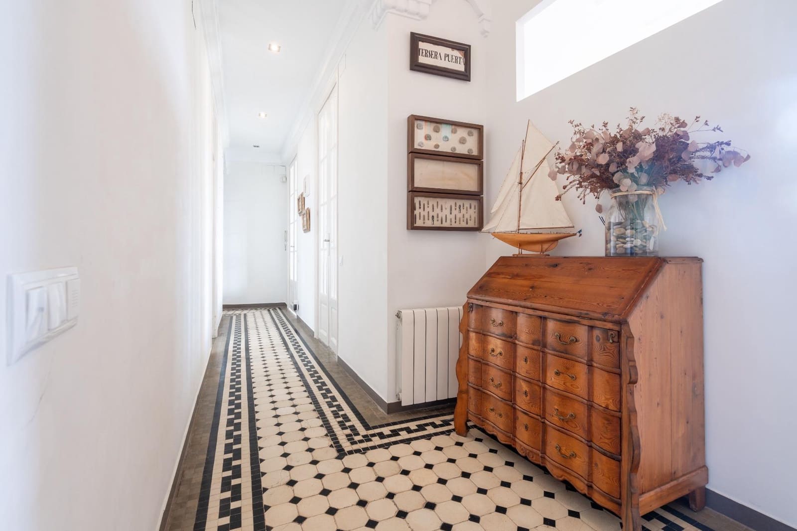 4 bedroom Flat for rent in Valencia city - € 3,800 (Ref: 9679975)