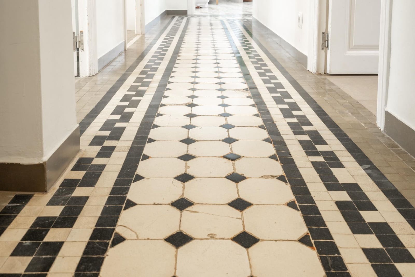 4 bedroom Flat for rent in Valencia city - € 3,800 (Ref: 9679975)