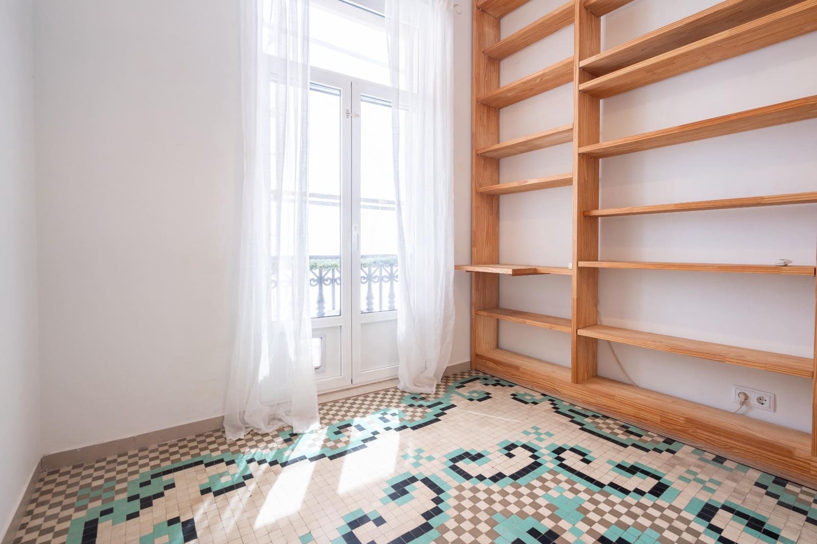 4 bedroom Flat for rent in Valencia city - € 3,800 (Ref: 9679975)