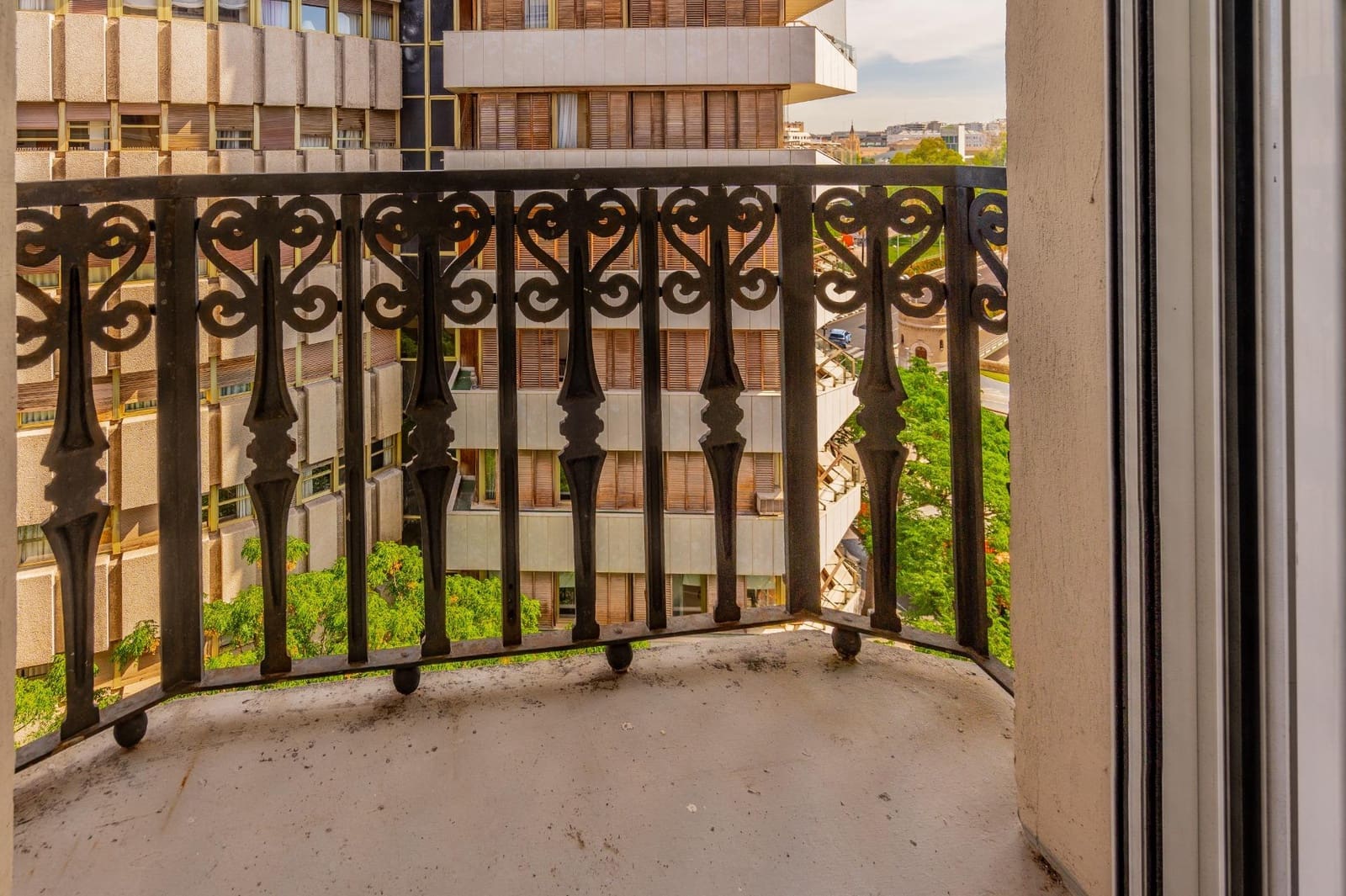 4 bedroom Flat for rent in Valencia city - € 3,800 (Ref: 9679975)