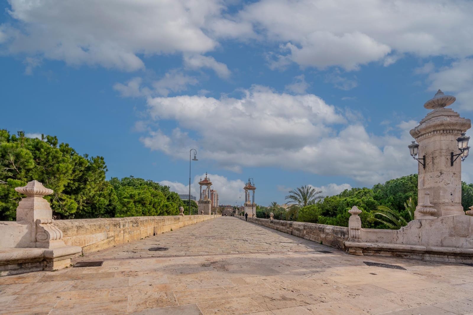 4 bedroom Flat for rent in Valencia city - € 3,800 (Ref: 9679975)