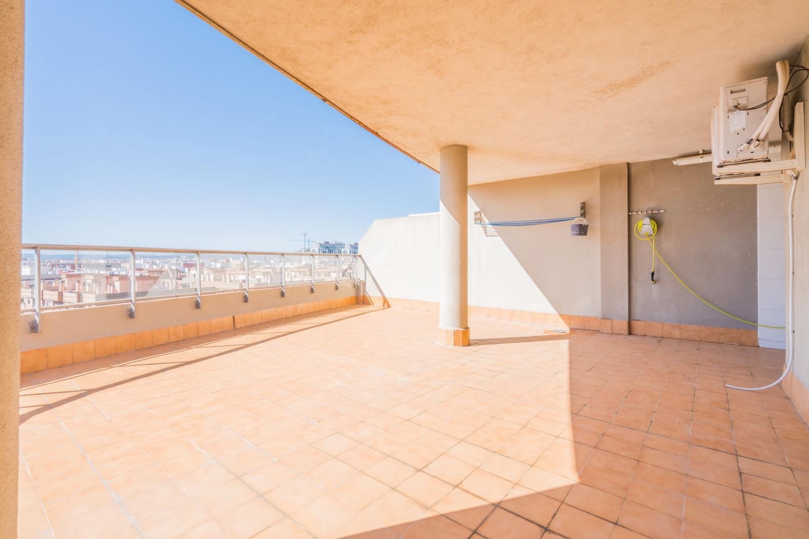 4 bedroom Penthouse for sale in Mislata with pool garage - € 699,000 (Ref: 9715069)