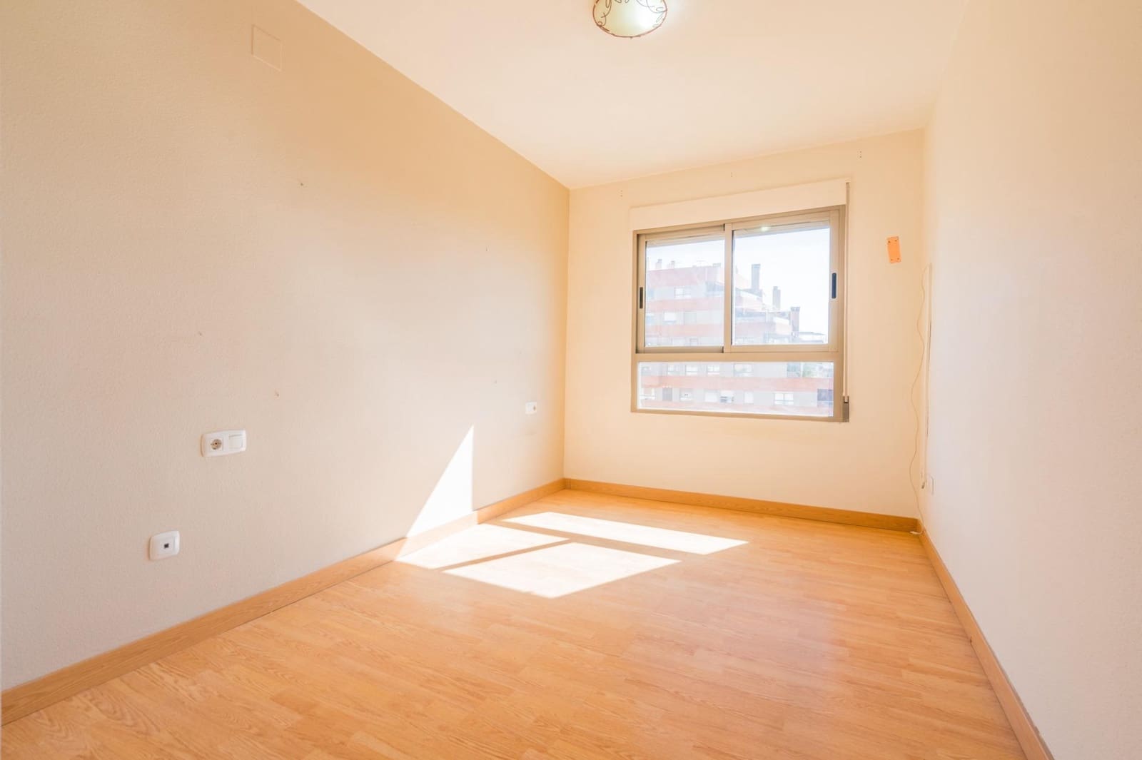 4 bedroom Penthouse for sale in Mislata with pool garage - € 699,000 (Ref: 9715069)