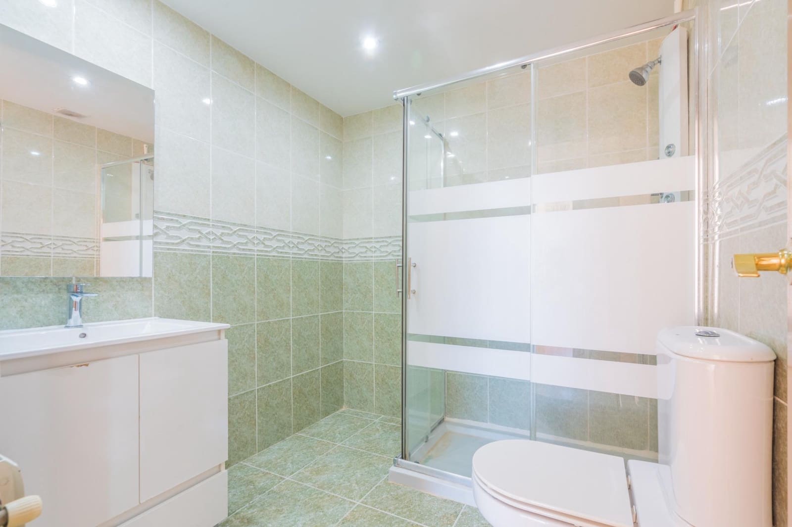 4 bedroom Penthouse for sale in Mislata with pool garage - € 699,000 (Ref: 9715069)