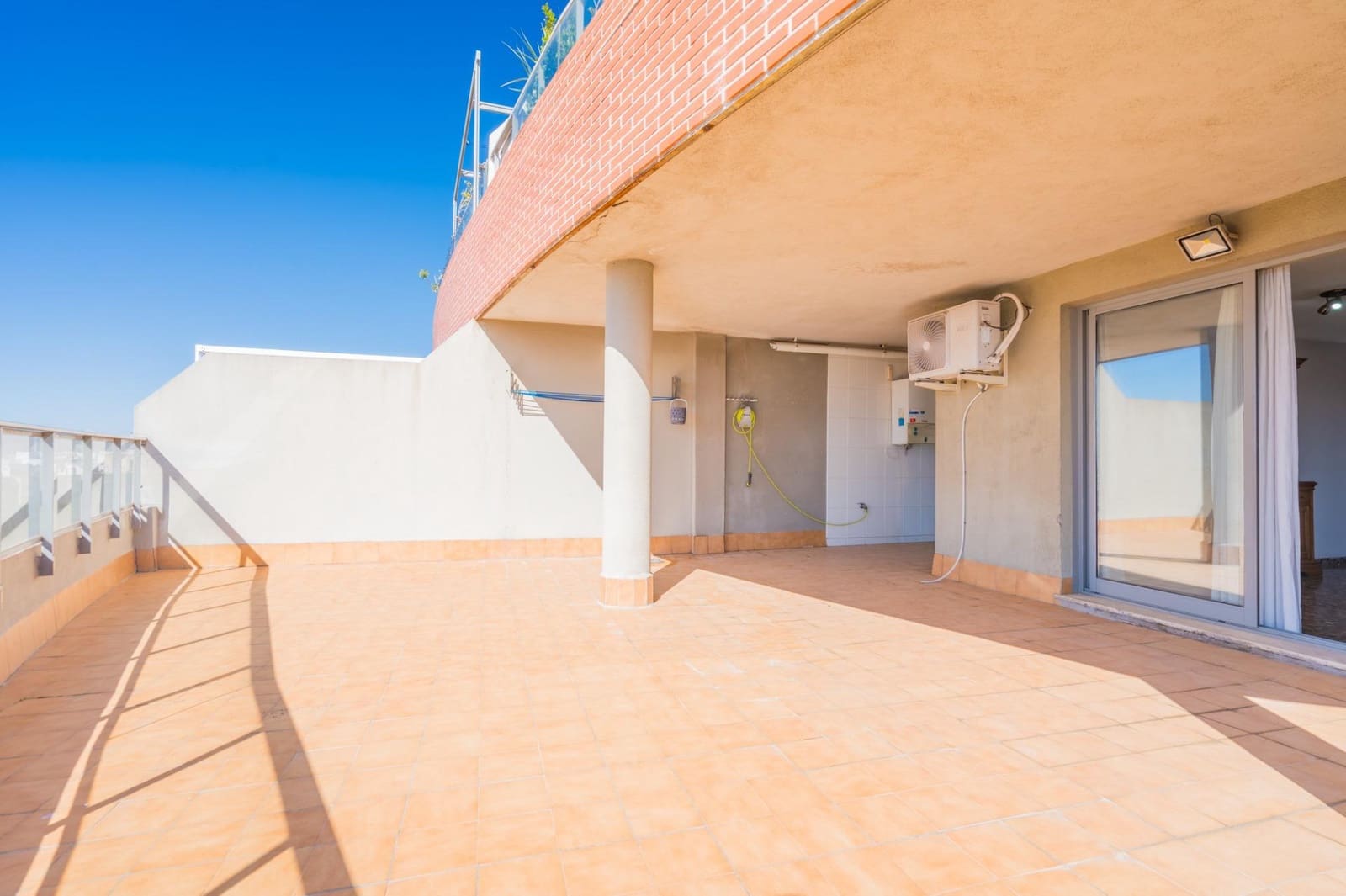 4 bedroom Penthouse for sale in Mislata with pool garage - € 699,000 (Ref: 9715069)