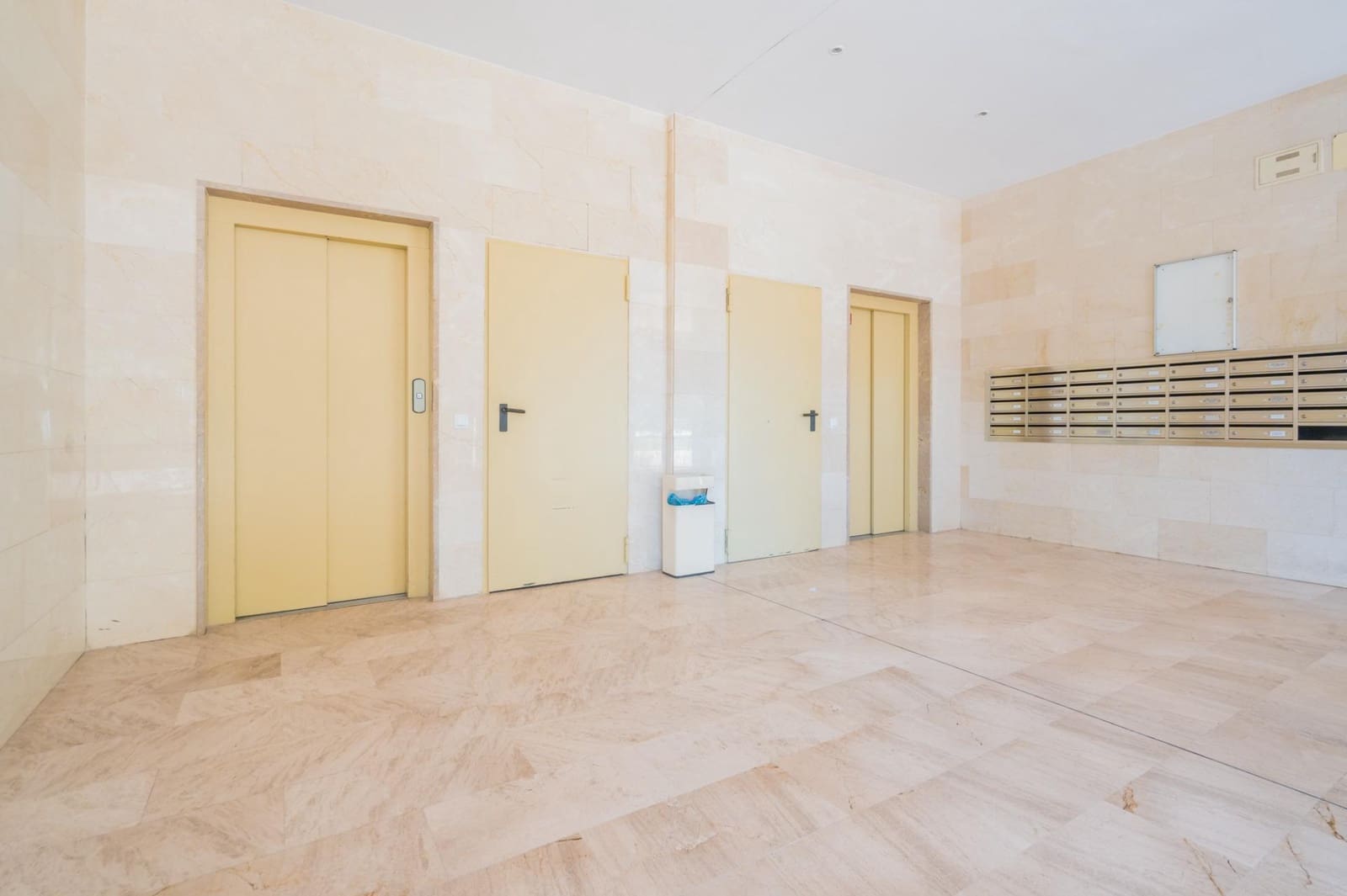 4 bedroom Penthouse for sale in Mislata with pool garage - € 699,000 (Ref: 9715069)