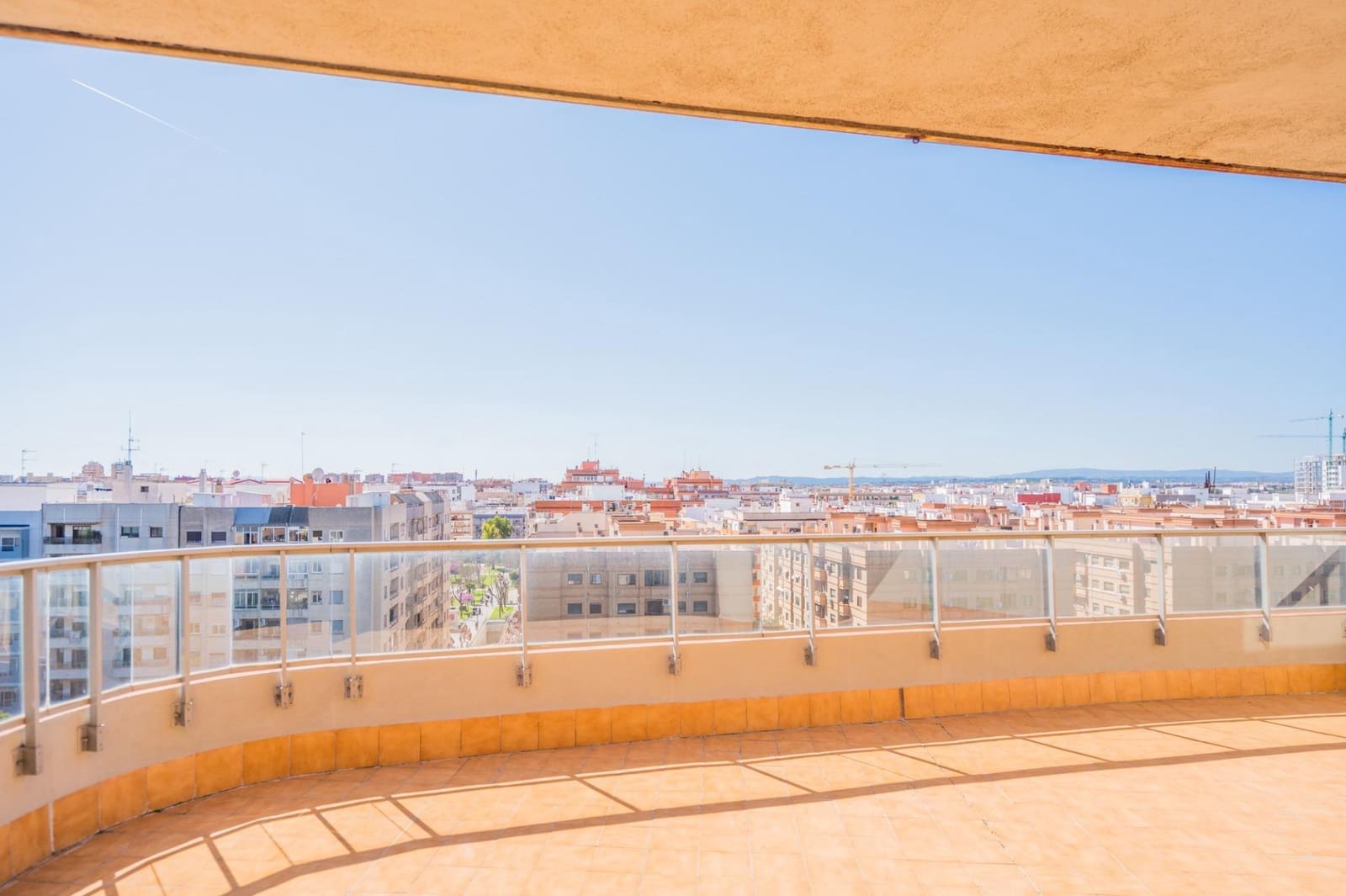 4 bedroom Penthouse for sale in Mislata with pool garage - € 699,000 (Ref: 9715069)