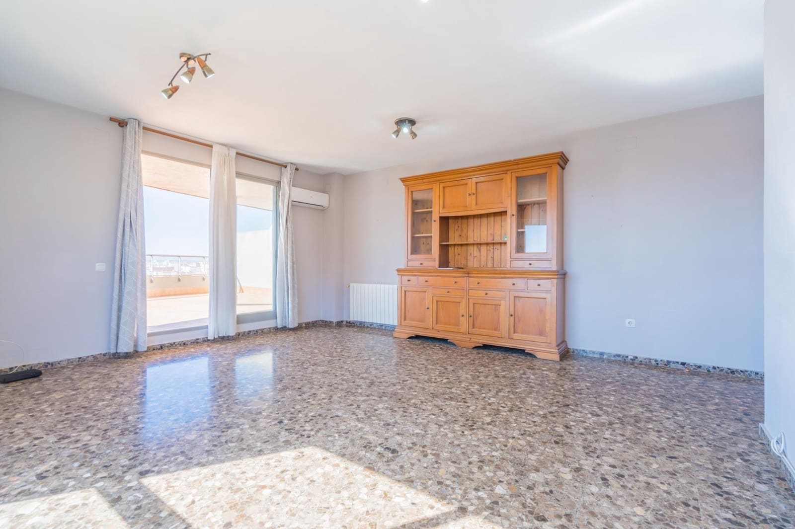 4 bedroom Penthouse for sale in Mislata with pool garage - € 699,000 (Ref: 9715069)