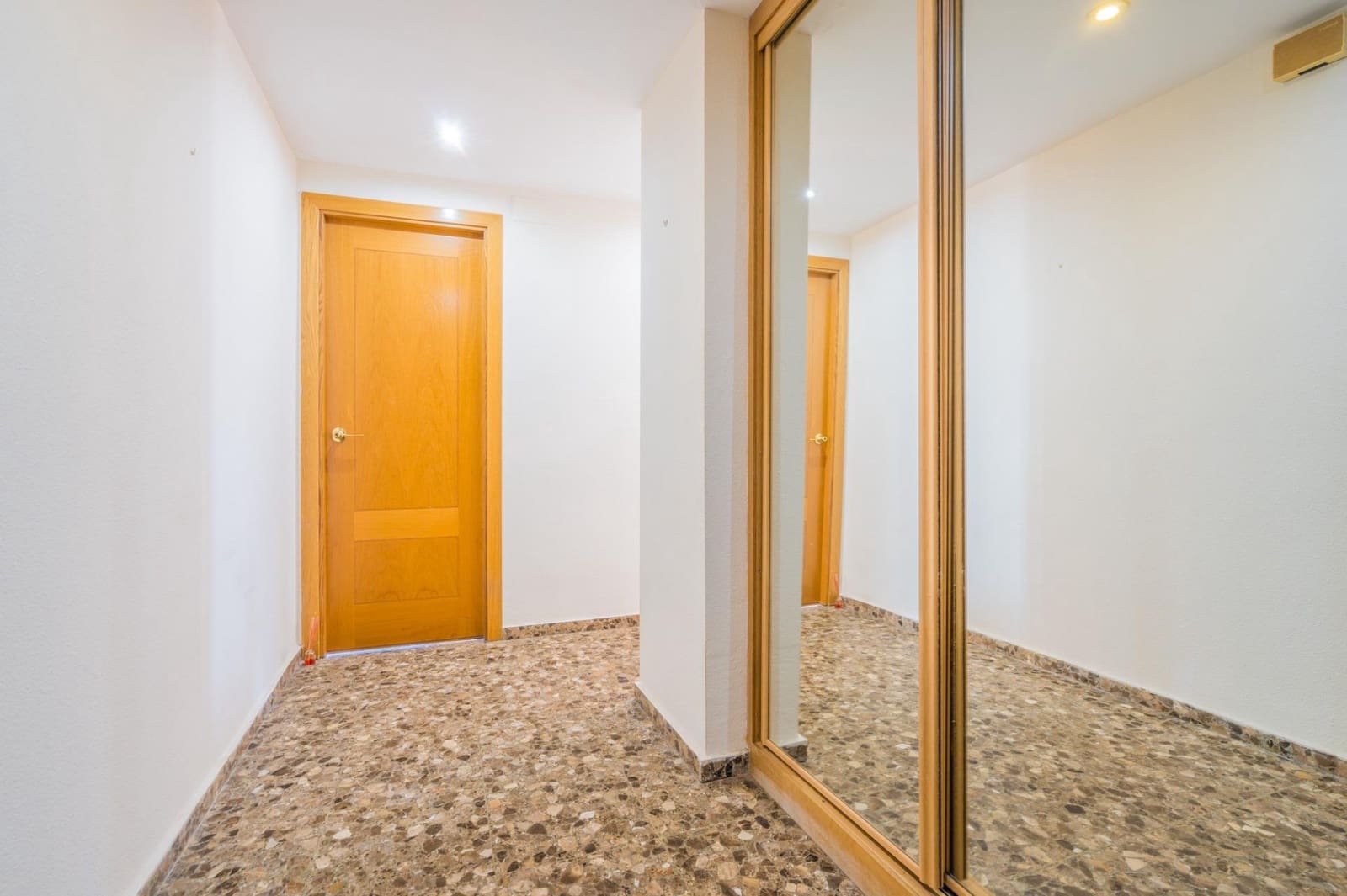 4 bedroom Penthouse for sale in Mislata with pool garage - € 699,000 (Ref: 9715069)